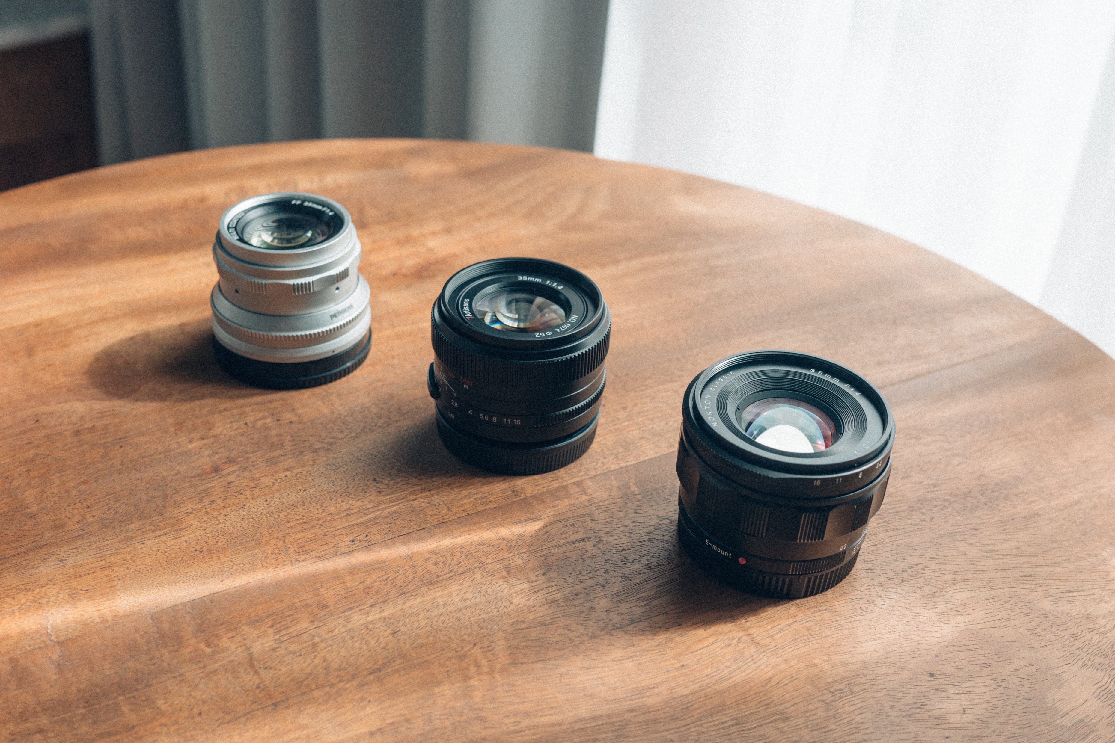 小型軽量 35mm F1.4 ｜フルサイズ対応EマウントMFレンズ3本を比較して