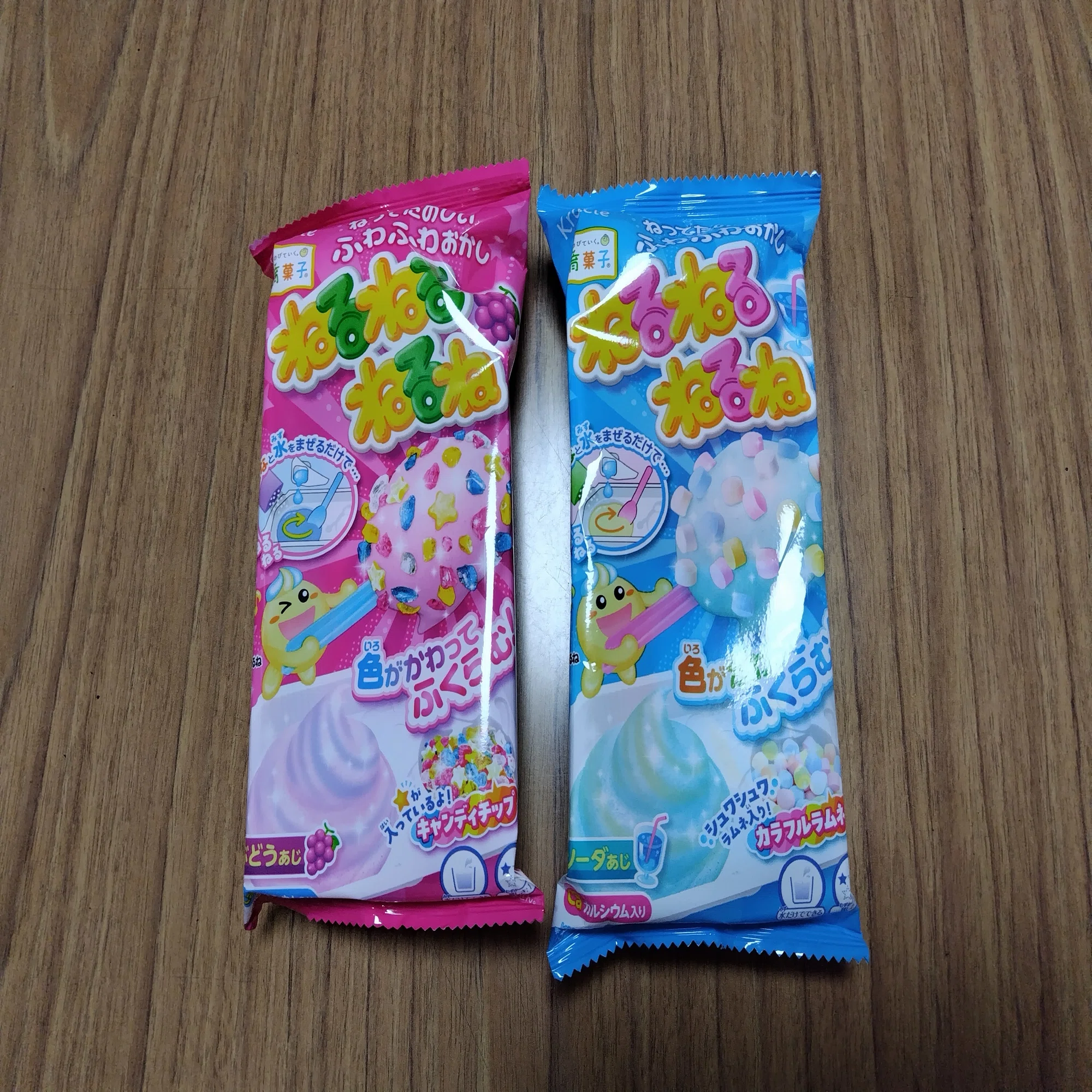 ねるねるねるね2種類を混ぜて作って食べたい｜李扇