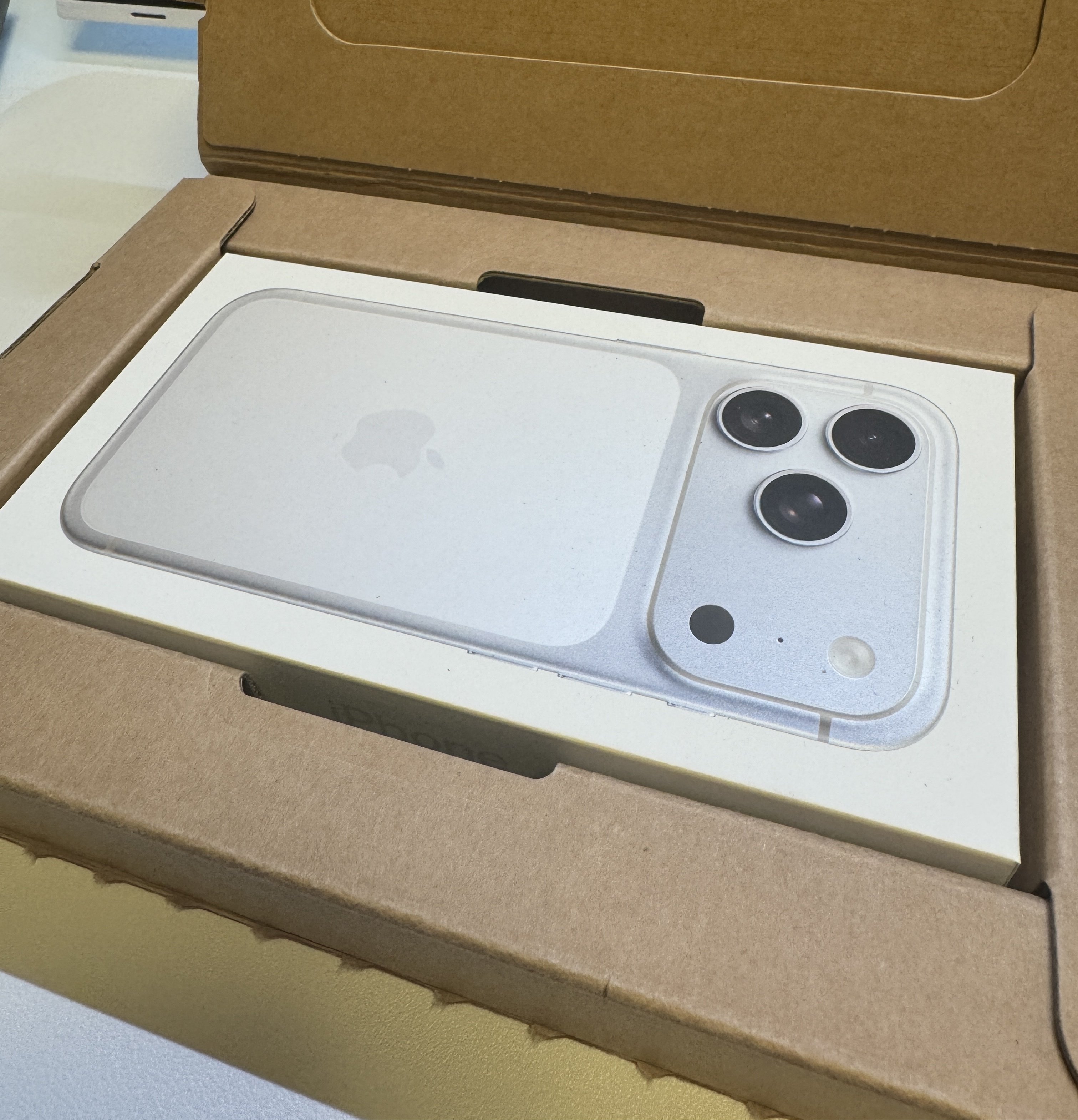 iPhone17proへの機種変更【3:開封、アクセサリー装着編】｜ Hogosaku