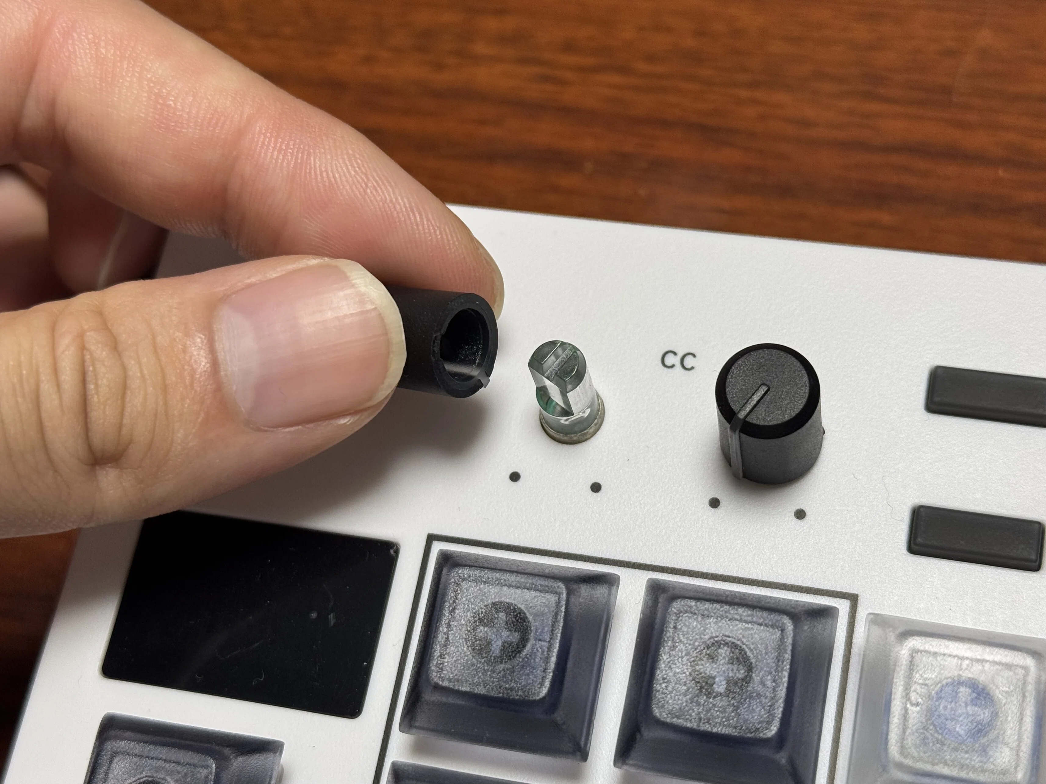 コンパクトなMIDIコントローラー「4PAGE BOX」を使い、MIDIで音声ポン