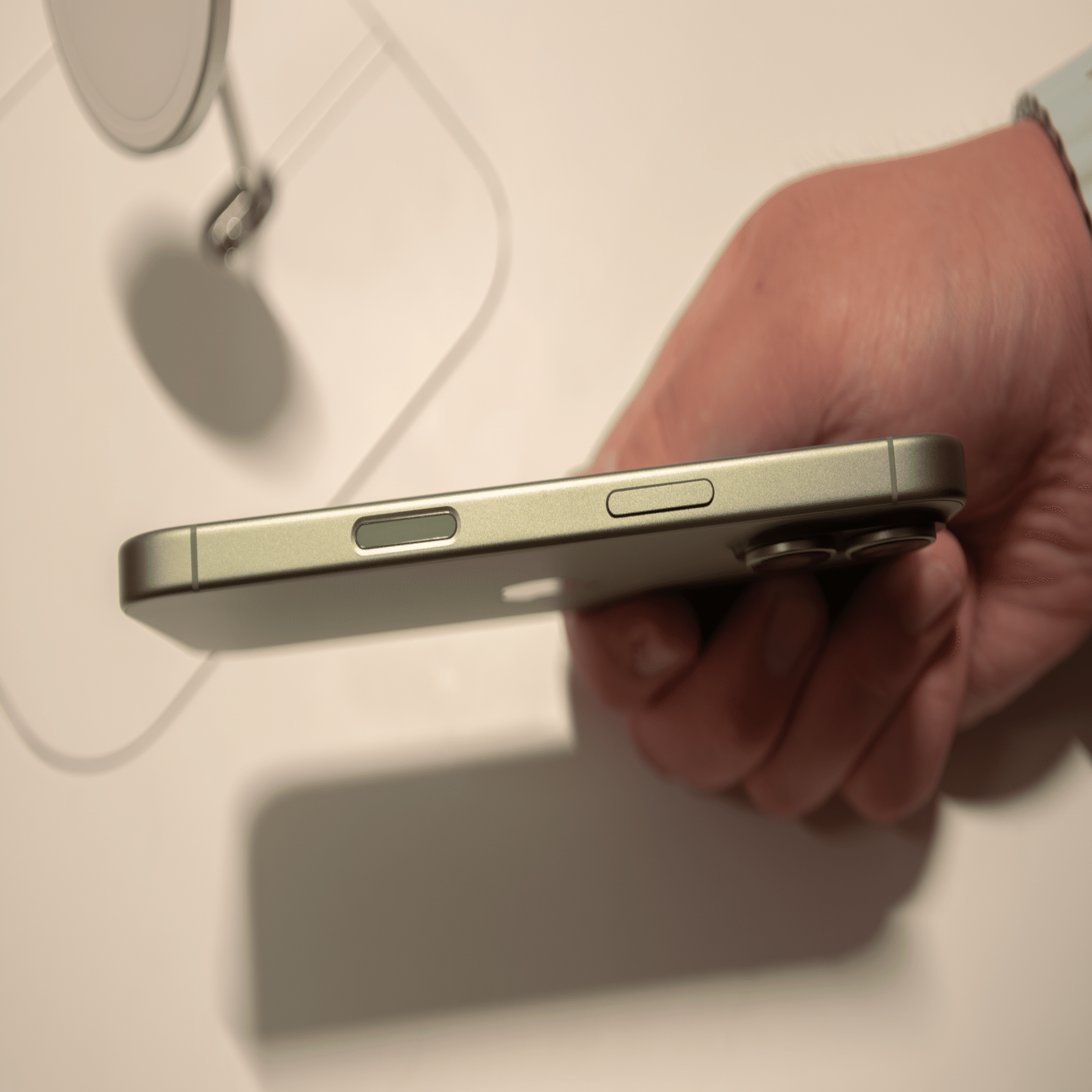 iPhone 17お触りレポ / サンデーAFJ号外 2025年10月7日号｜虎豆しば2号