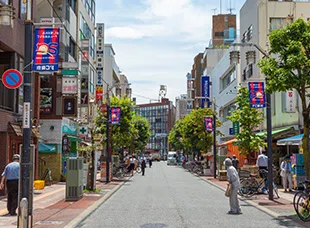 【2025年最新版】東京で絶対訪れたい！下町情緒と新しい魅力が交差する商店街12選｜けぴ