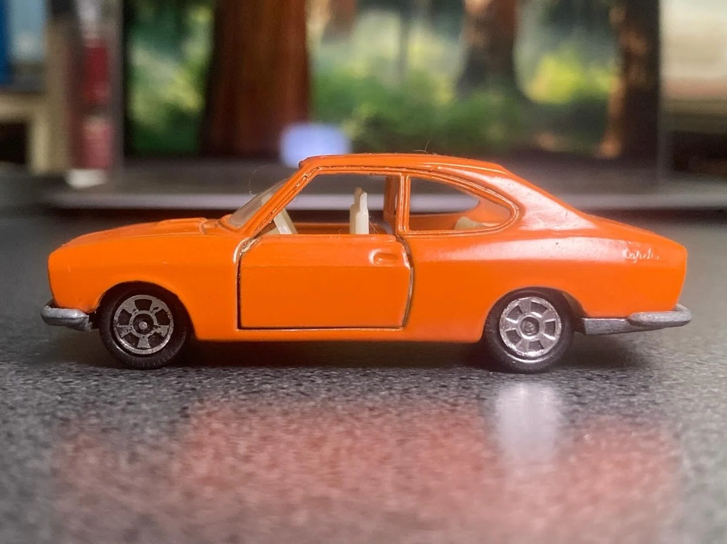 昭和トミカに刻まれた父の文字──1971年『カペラ・ロータリークーペ