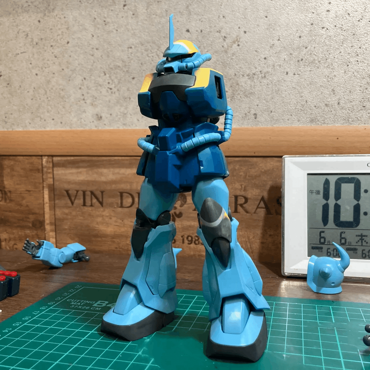 MG グフカスタム 塗装改修品 プラモ道 t4factory vol.16 MGグフカスタム徹底改修完成品 - YouTube
