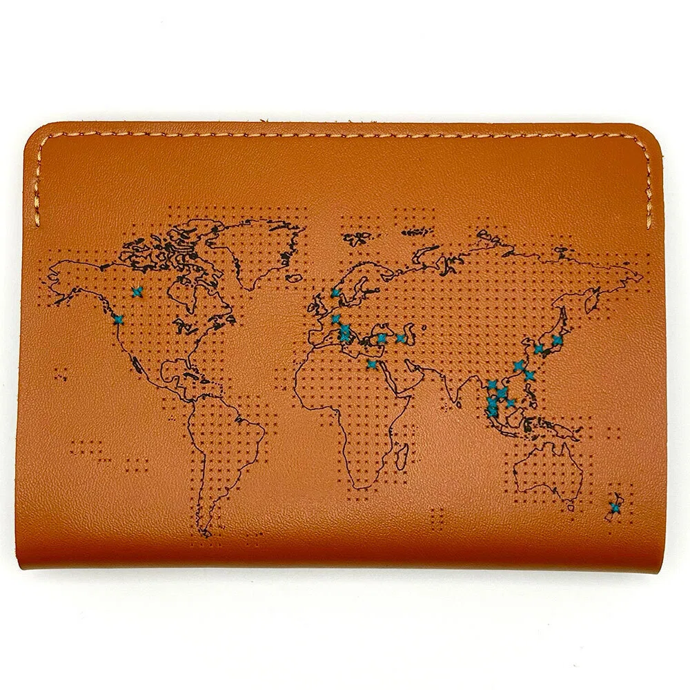 行った国を刺繍できる本革パスポートケース。これまじ良い。｜だまこ