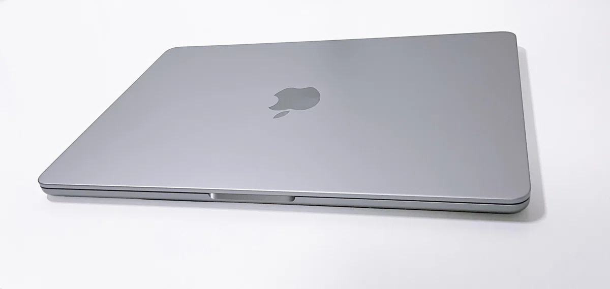 MacBook Air】「スペースグレイ」写真集｜MtOjiisan