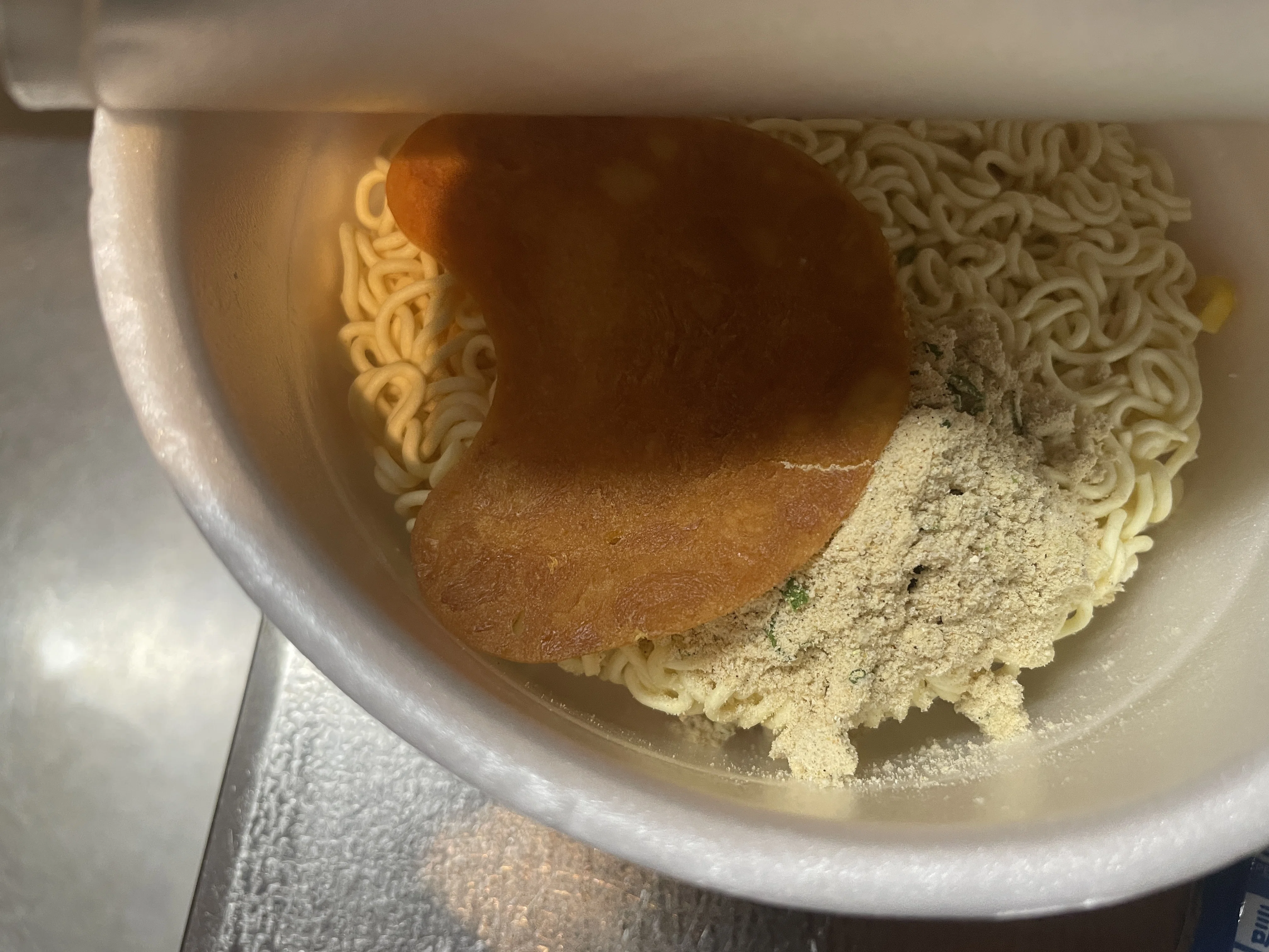 サンポー九州とんこつ味焼き豚ラーメン」ノスタルジックが止まらない味