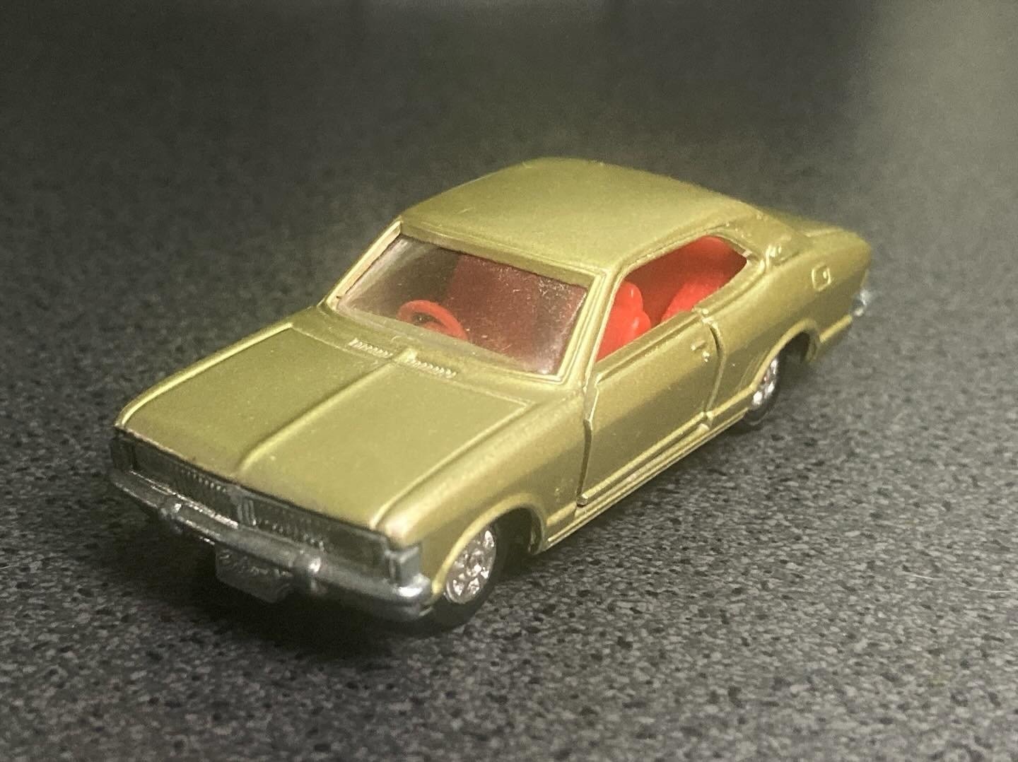 昭和トミカ】黒箱No.13「コルト ギャラン ハードトップ」──あの商店