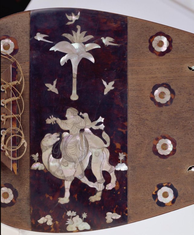 螺鈿紫檀五絃琵琶のロマンをまとう播州織ストール #2025正倉院展②