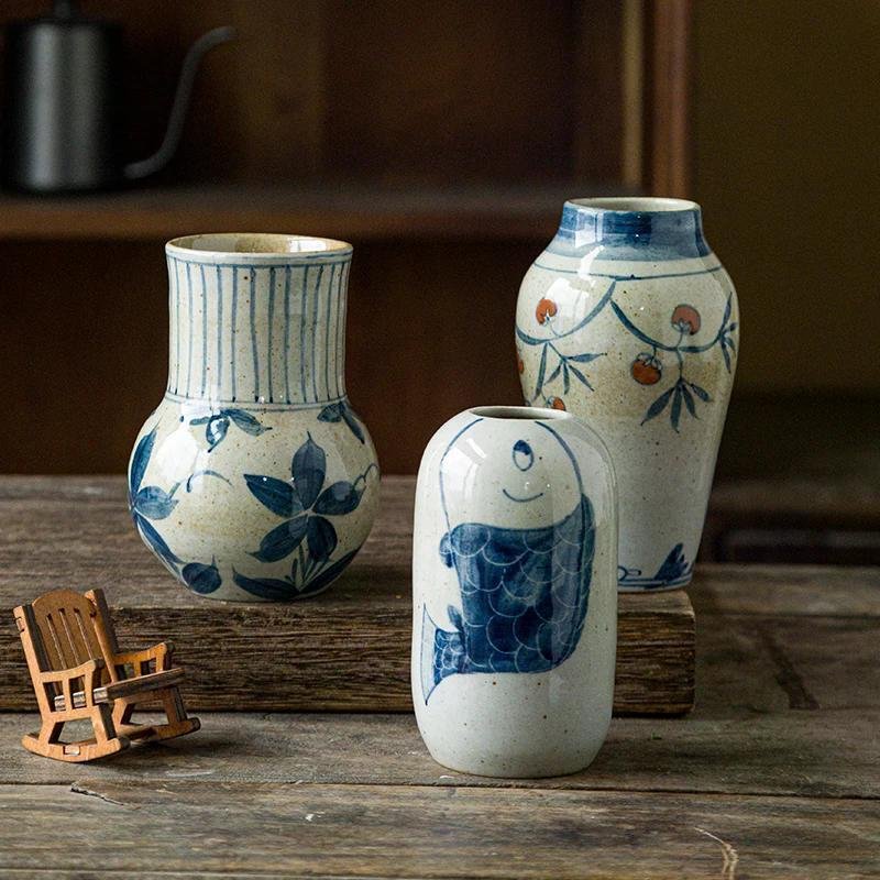 手描き花柄陶器花瓶25センチ 手描き花柄陶器花瓶25センチ 手描き花模様の陶器花瓶 高さ約