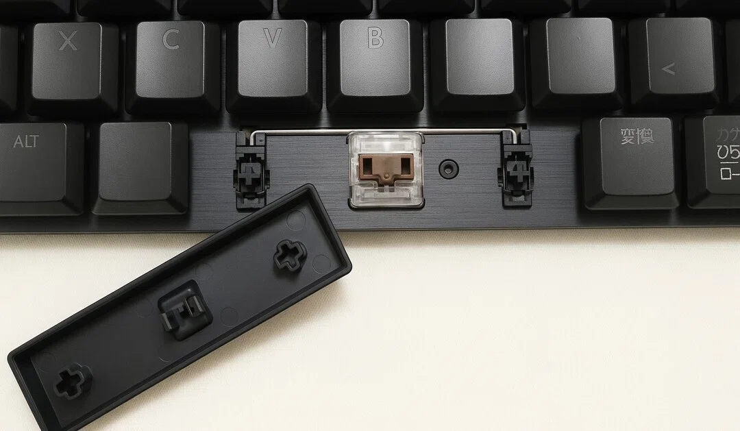 我が家のG913TKLのキーキャップの構造がわかる写真