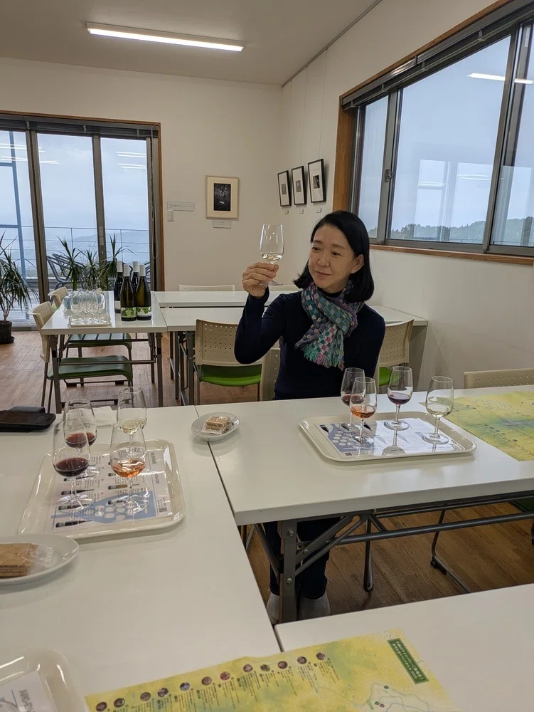 俳優・紺野美沙子さん、収穫の秋の東御市へ｜長野県東御市（公式）