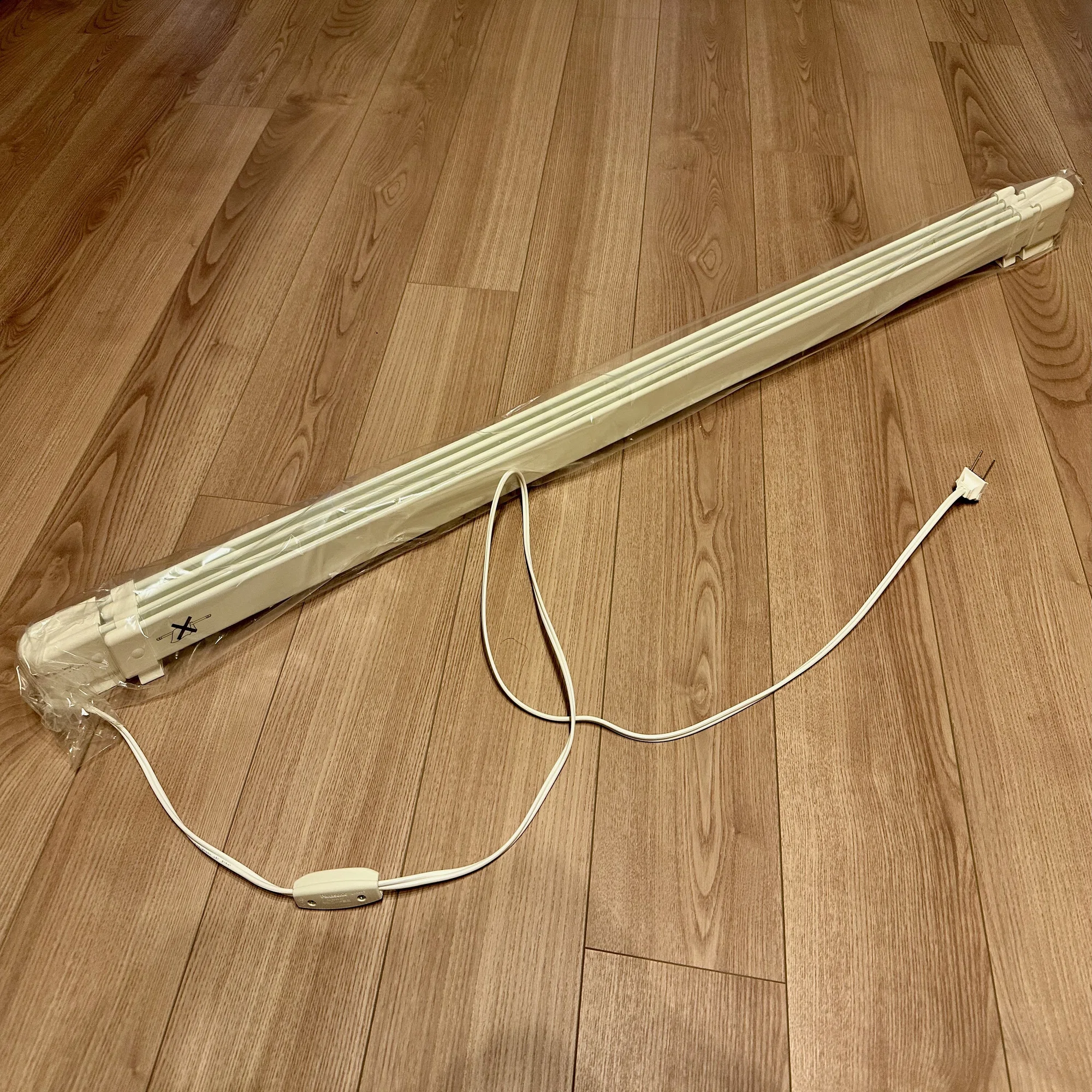 窓からの冷気をシャットアウト！ウインドーラジエーター（窓用ヒーター 