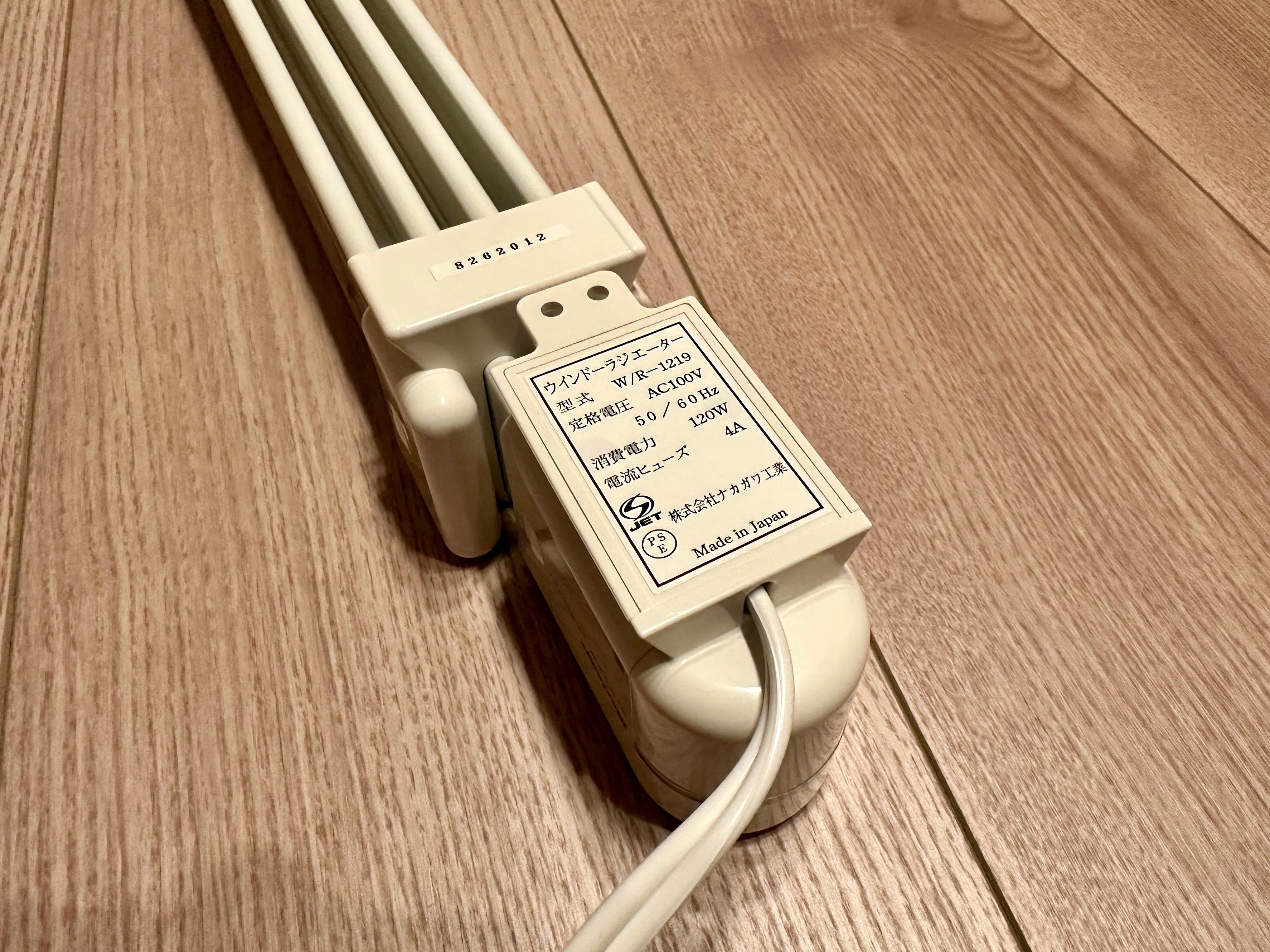 窓からの冷気をシャットアウト！ウインドーラジエーター（窓用ヒーター