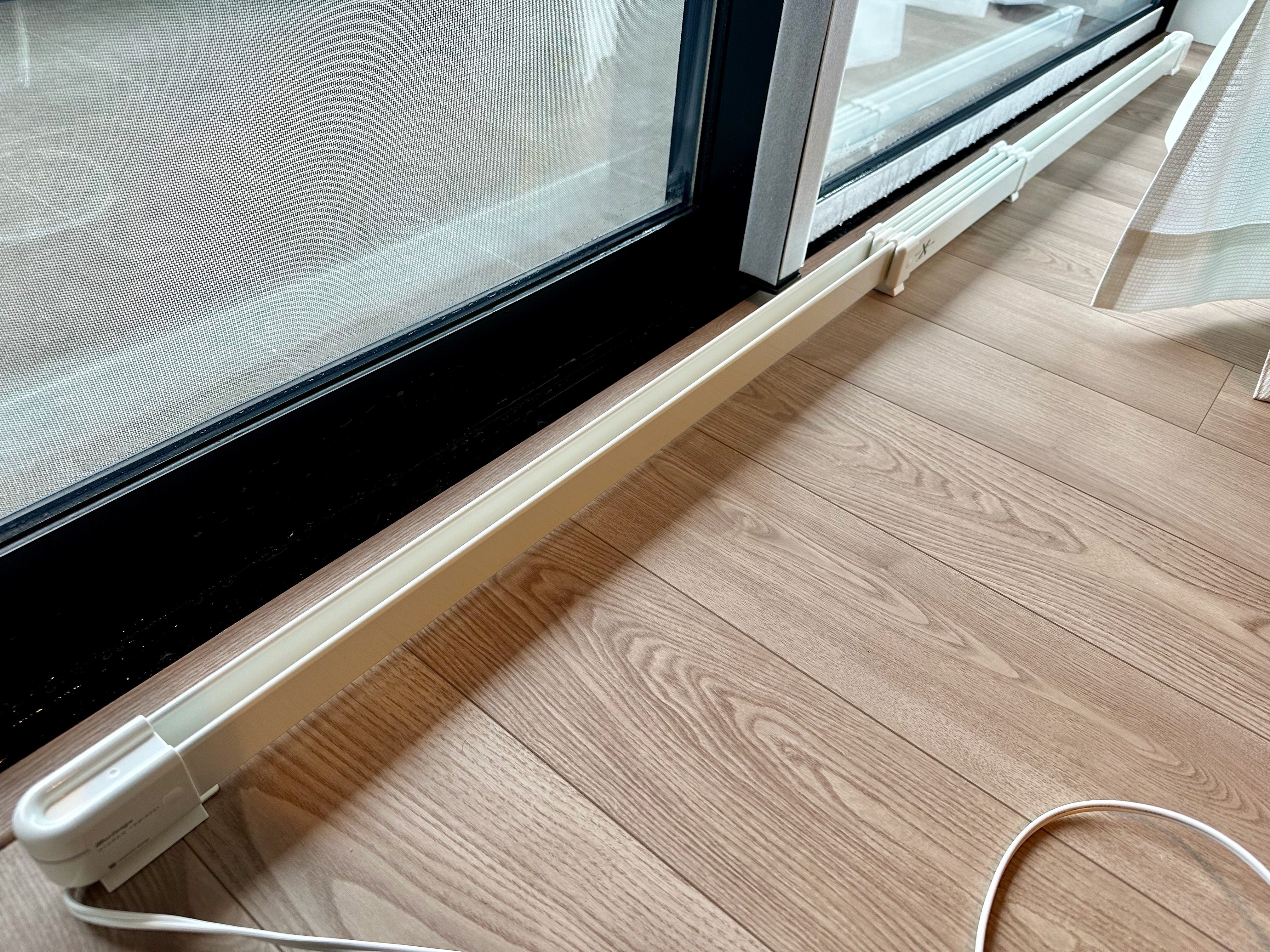 窓からの冷気をシャットアウト！ウインドーラジエーター（窓用ヒーター