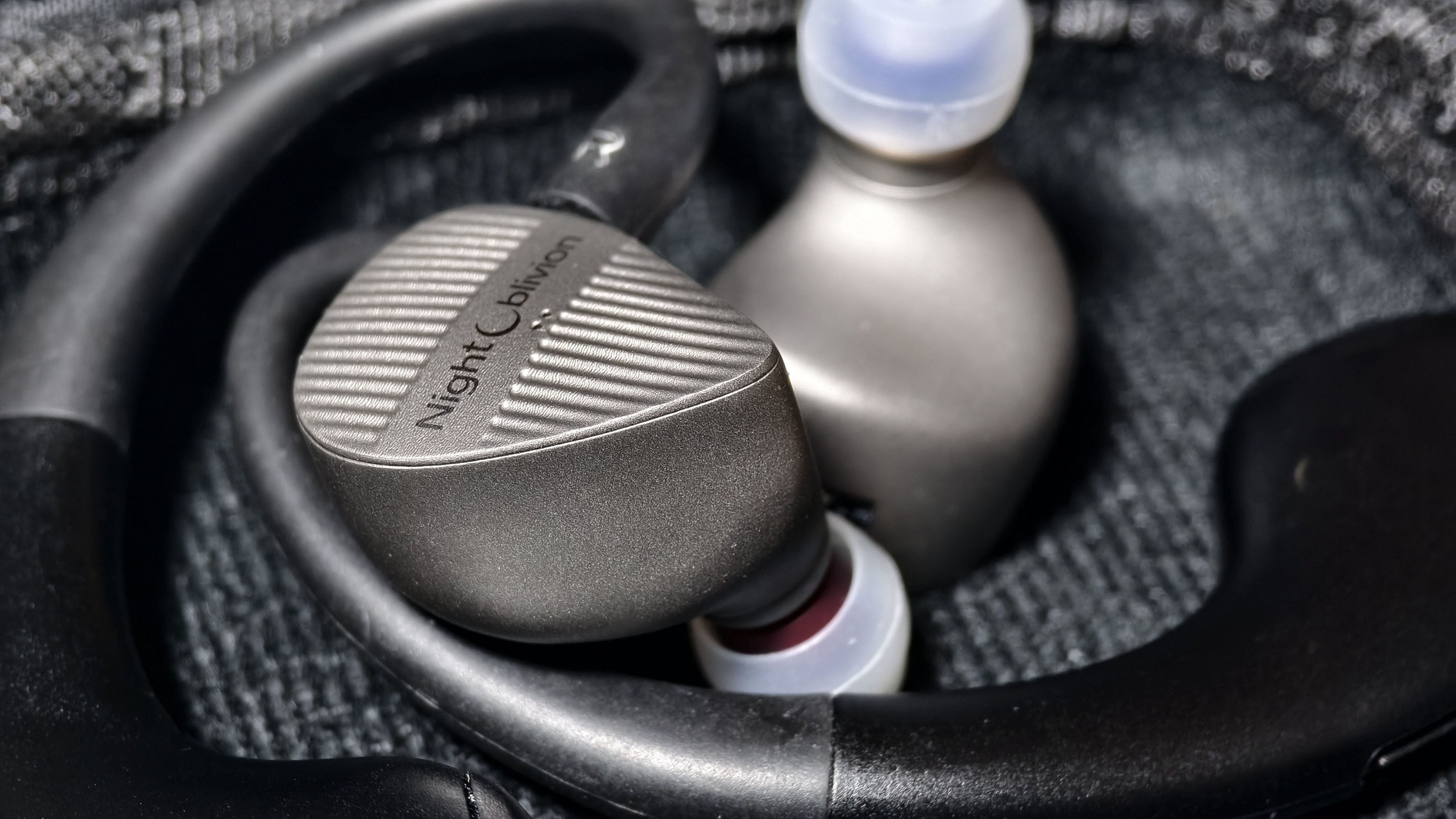 【試聴のみ】Night Oblivion Uraniüm　有線イヤホン 試聴のみ】Night Oblivion Uranium 有線イヤホン ハイエンド