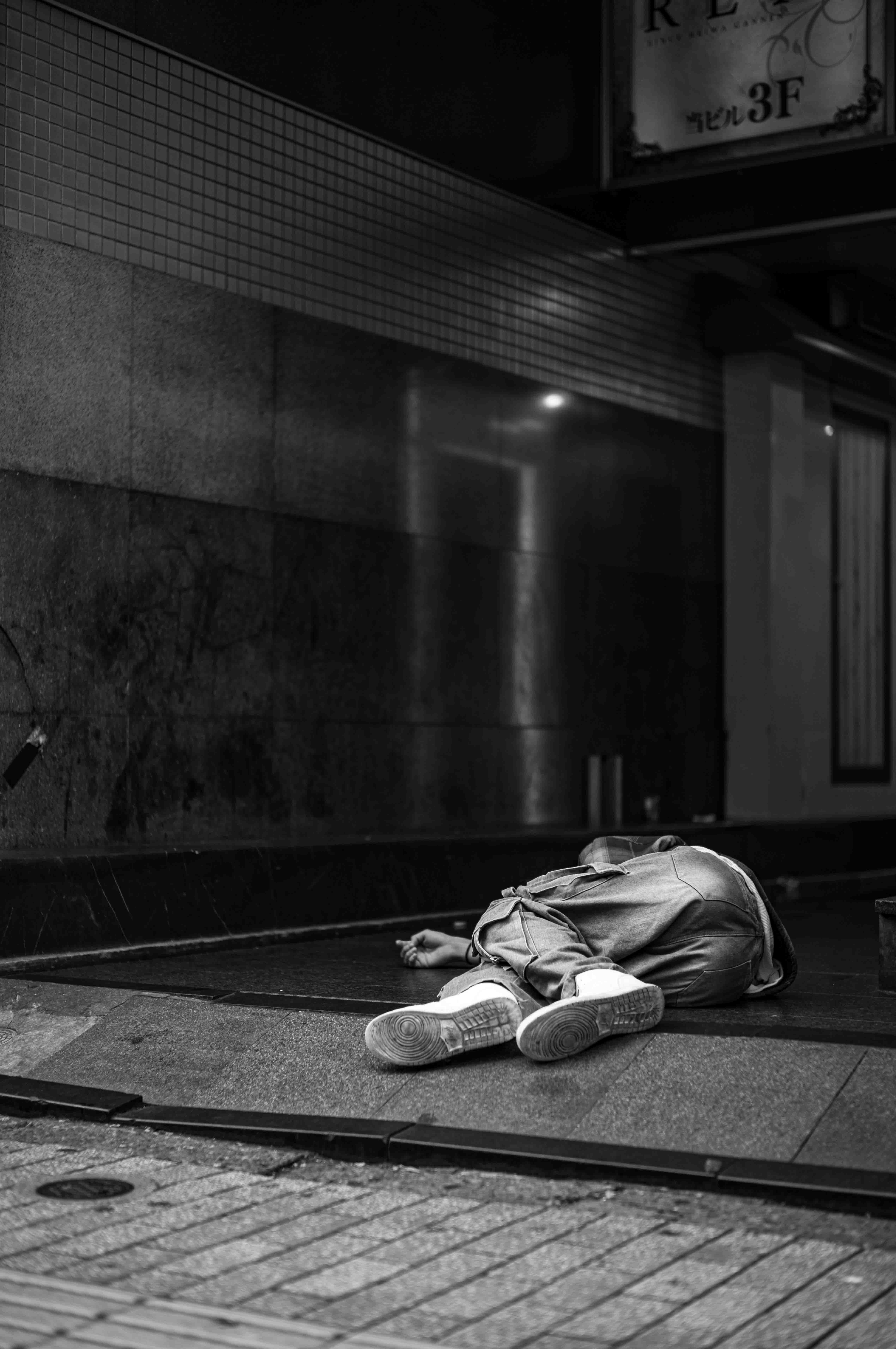 モノクローム歌舞伎町｜MOJA MOJA