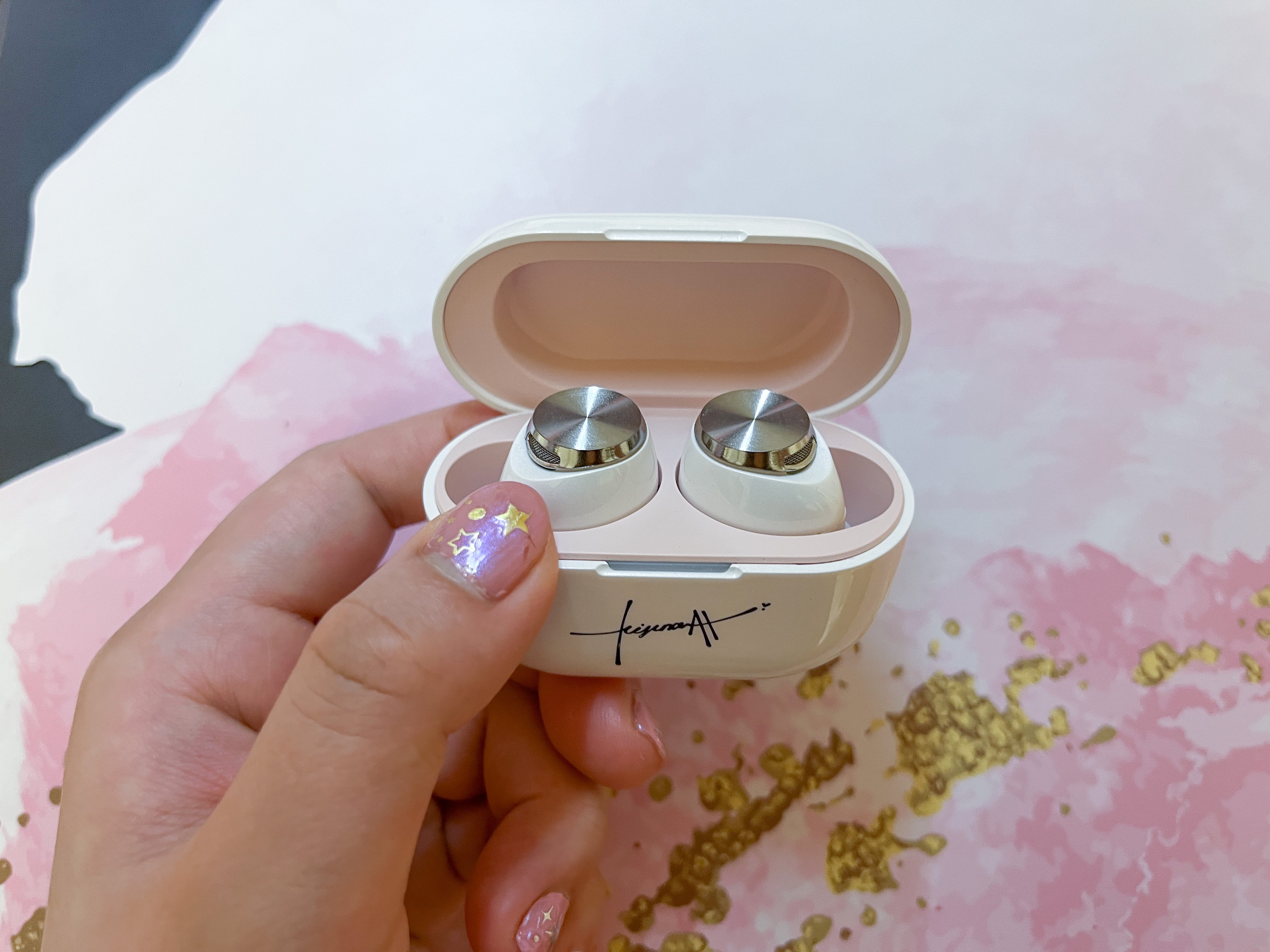 AVIOT × KizunaAI ワイヤレスイヤホン [TE-V1R-KZN]を全力レビュー