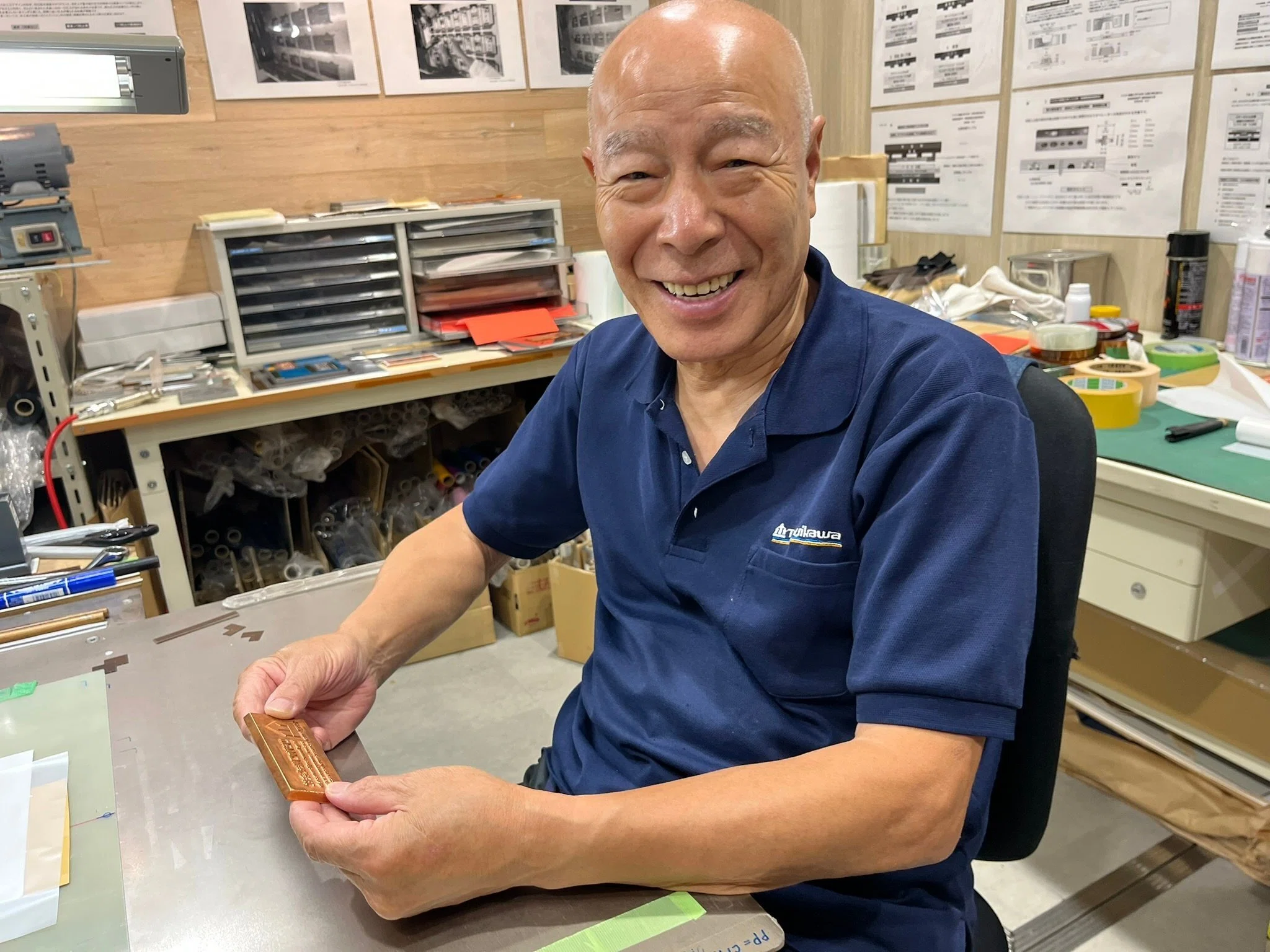 箔押しエンボスなど特殊加工で製品に差別化を！-豪華ハードカバーの