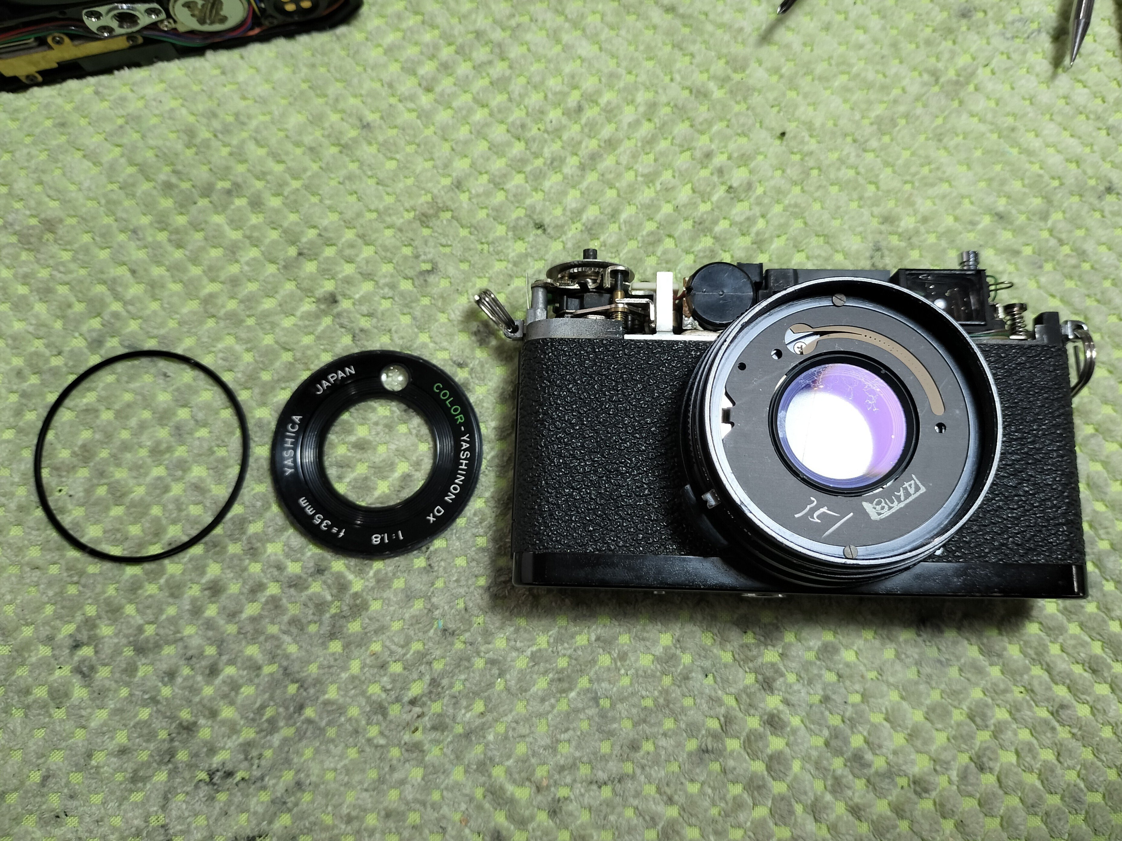 ヤシカエレクトロ35CCの分解｜フィルムカメラ修理のアクアカメラ