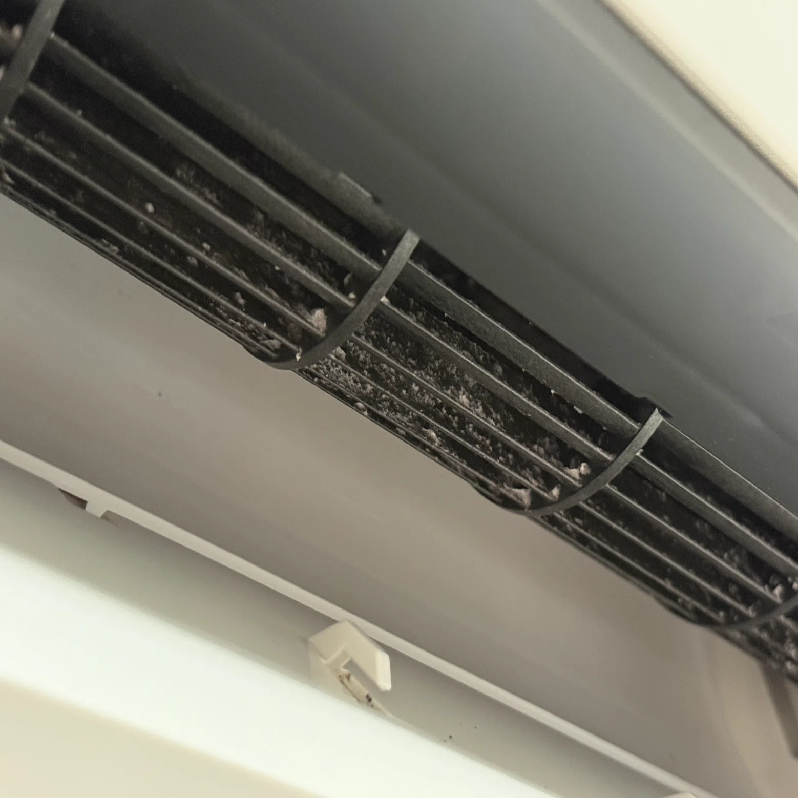 掃除】盛大にお世話になったエアコンを、夏の終わりに掃除する｜aosagi