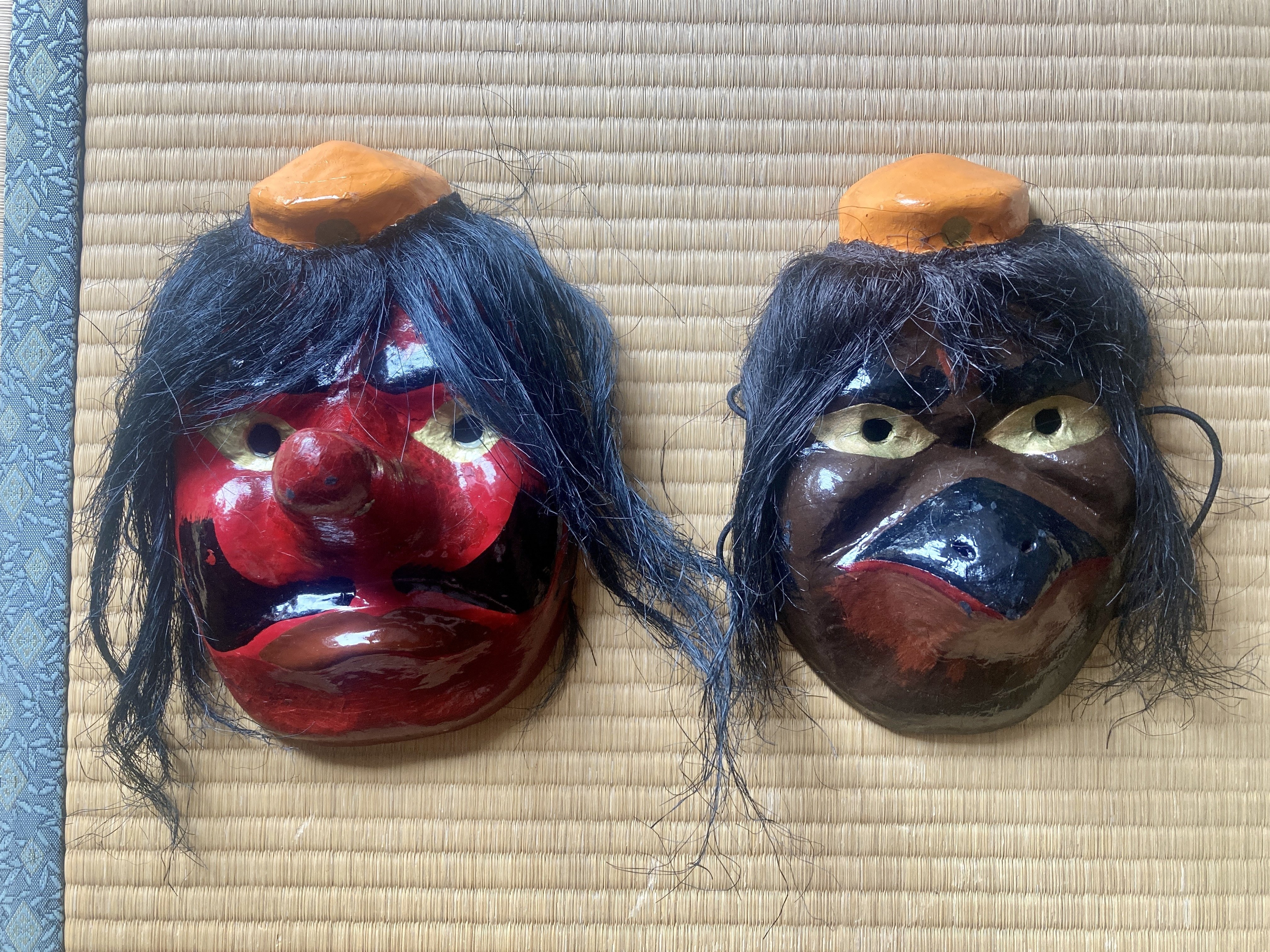 白子天狗行列のお面と藤枝だるま｜岡村直人