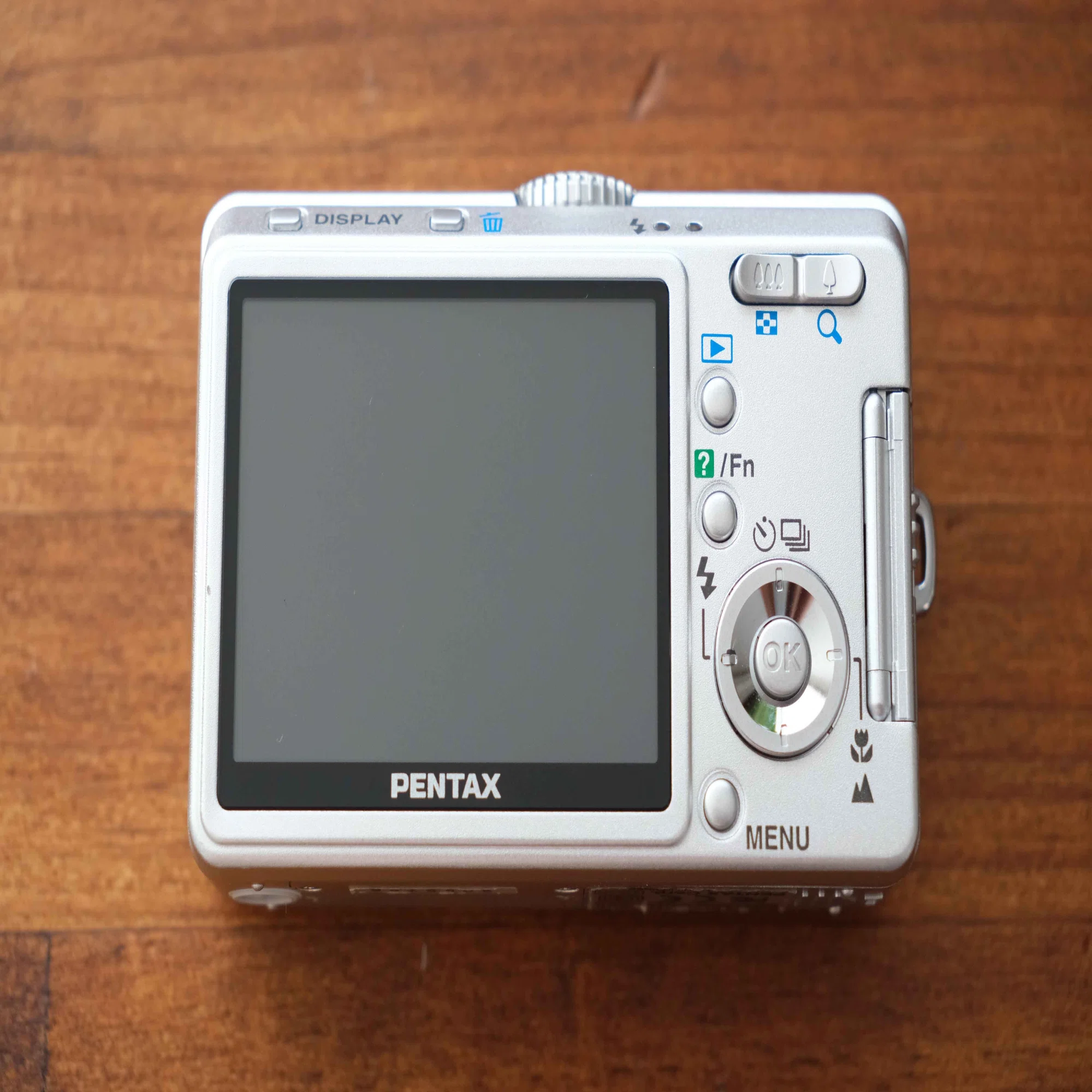 オールドコンデジの世界】エモい PENTAX Optio S55 ・安心の乾電池駆動 