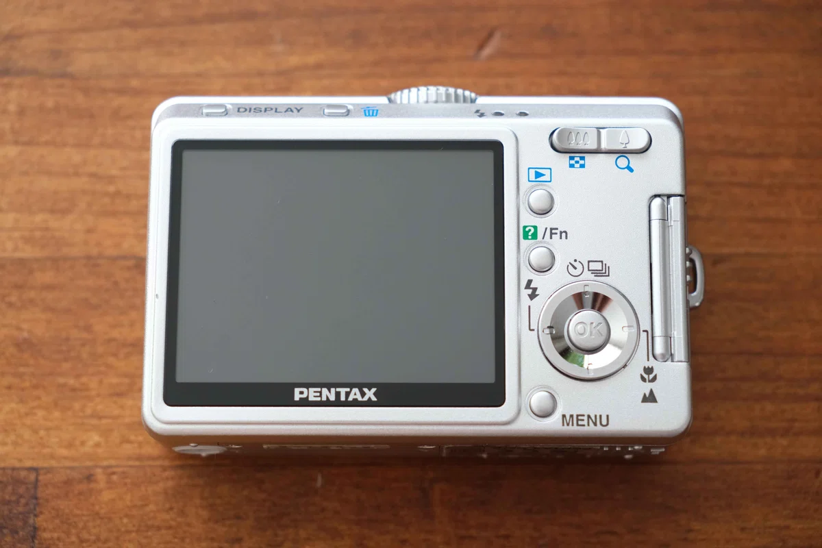 The World of Old Compact Digital Cameras] Emotional PENTAX Optio 