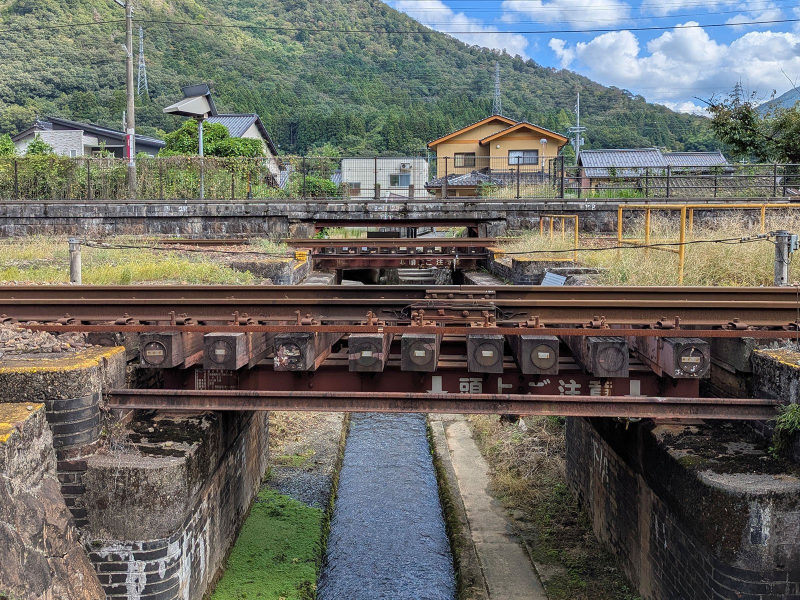 オールドコンデジの世界】エモい PENTAX Optio S55 ・安心の乾電池駆動