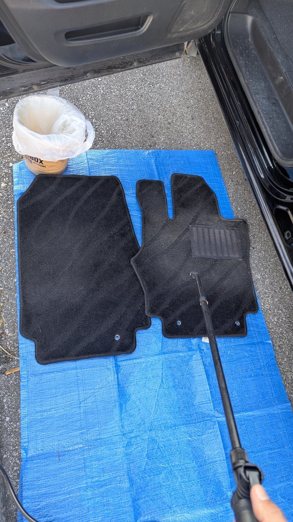 沖縄県南部でセレナの車内ゴキブリ駆除を施工しました｜駆除プラス/沖縄の害虫駆除