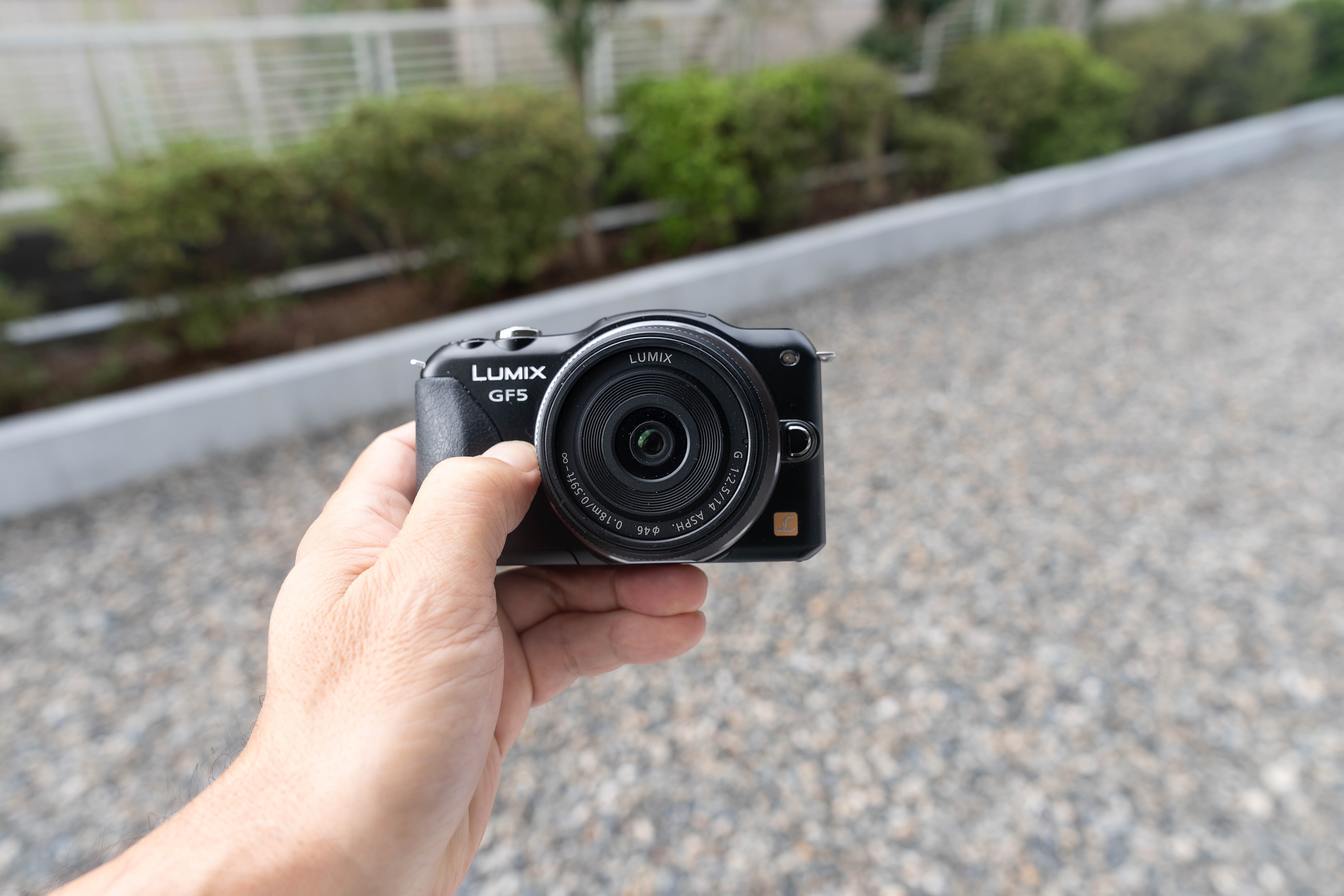 オールドデジカメ LUMIX GF5 × 14mm F2.5 換算28mmという“魔法の距離感