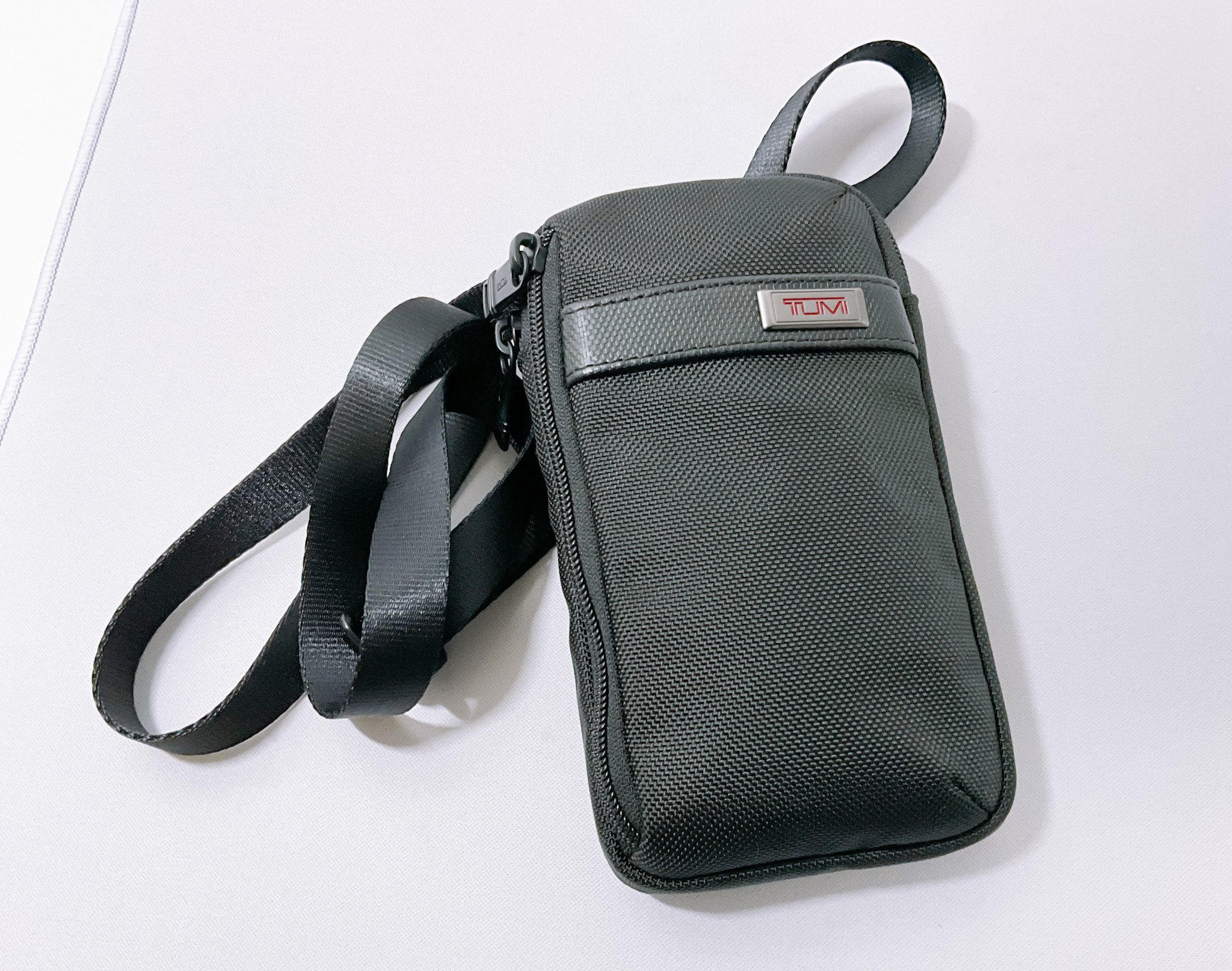 最低限の荷物で出掛けるスマホショルダー】「スモール・クロスボディ