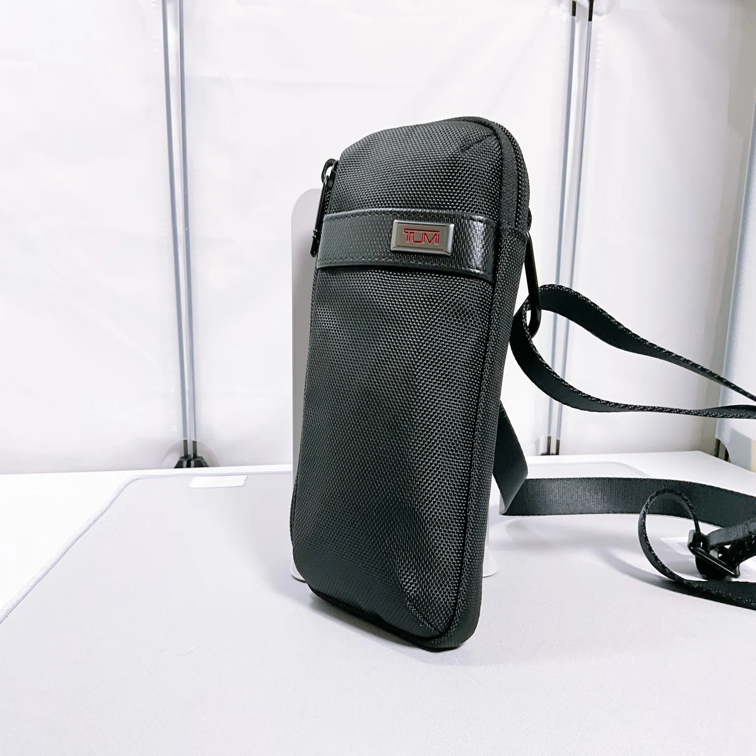最低限の荷物で出掛けるスマホショルダー】「スモール・クロスボディ 