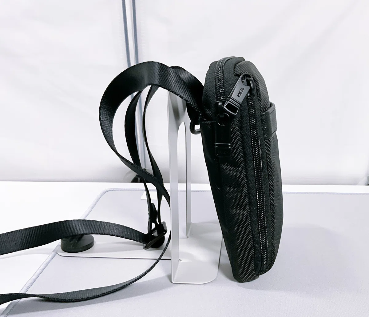 最低限の荷物で出掛けるスマホショルダー】「スモール・クロスボディ 