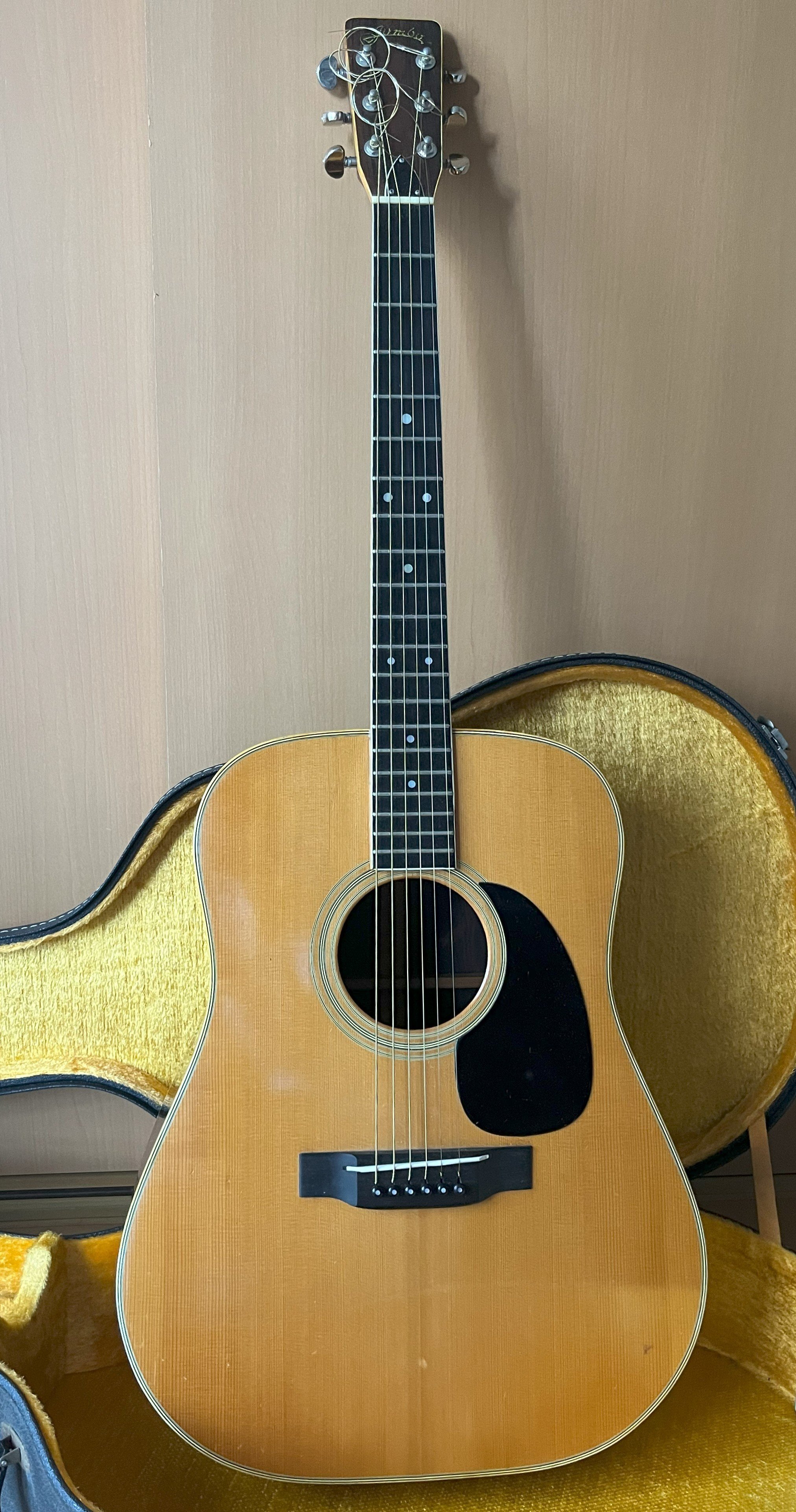 アコースティックギター　jumbo ジャンボ／スーパージャンボ – Byroncustomguitars