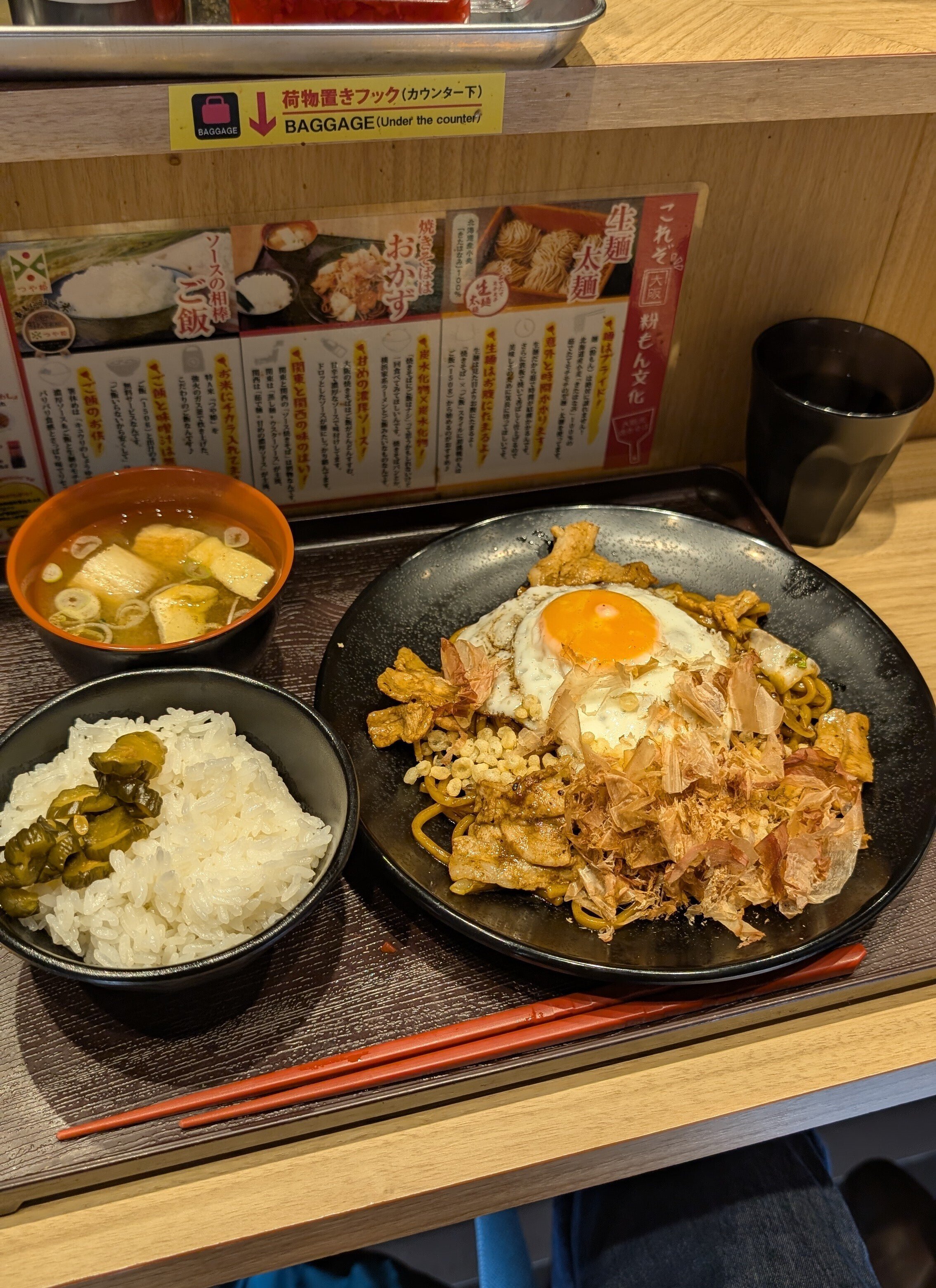 新橋で食べる大阪の焼きそば定食 | ― 頂上（TEPPEN） ―｜もえあつ