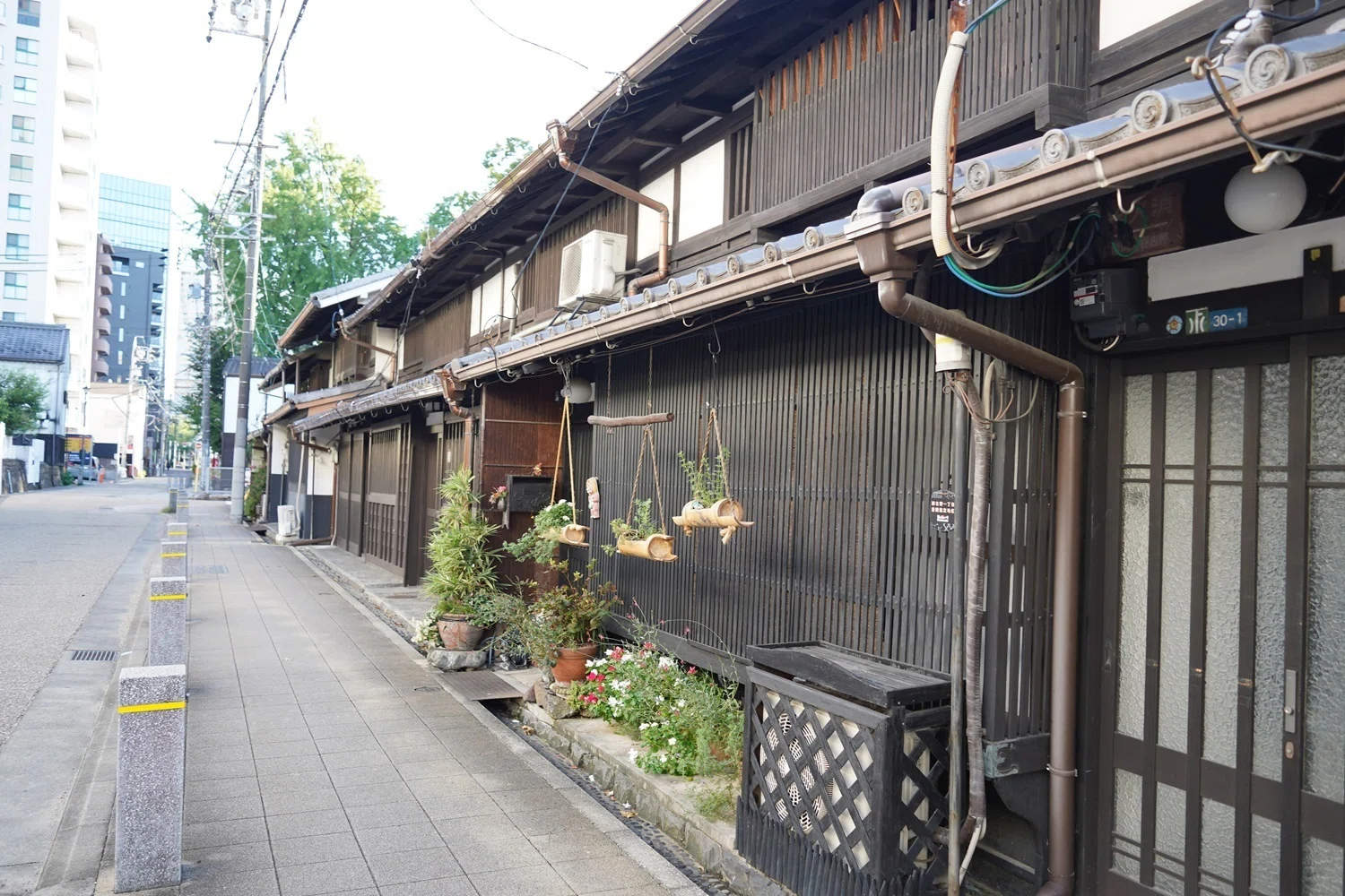 路地とアーケードで出会う“懐かしさ・おいしさ・あたたかさ” 四間道
