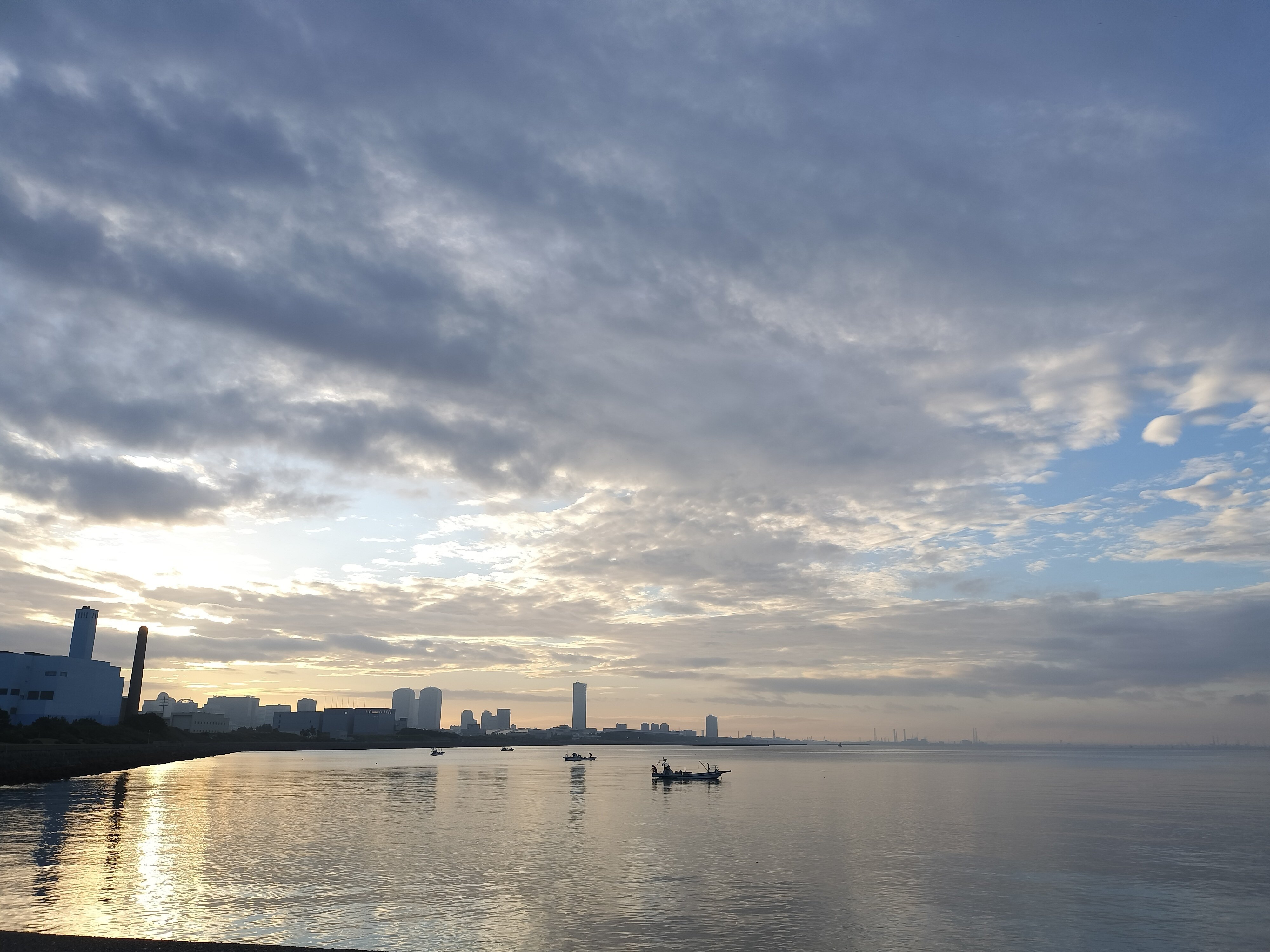 茜浜の夜明け～日の出時刻20分後～1時間後（千葉県習志野市茜浜）｜まる