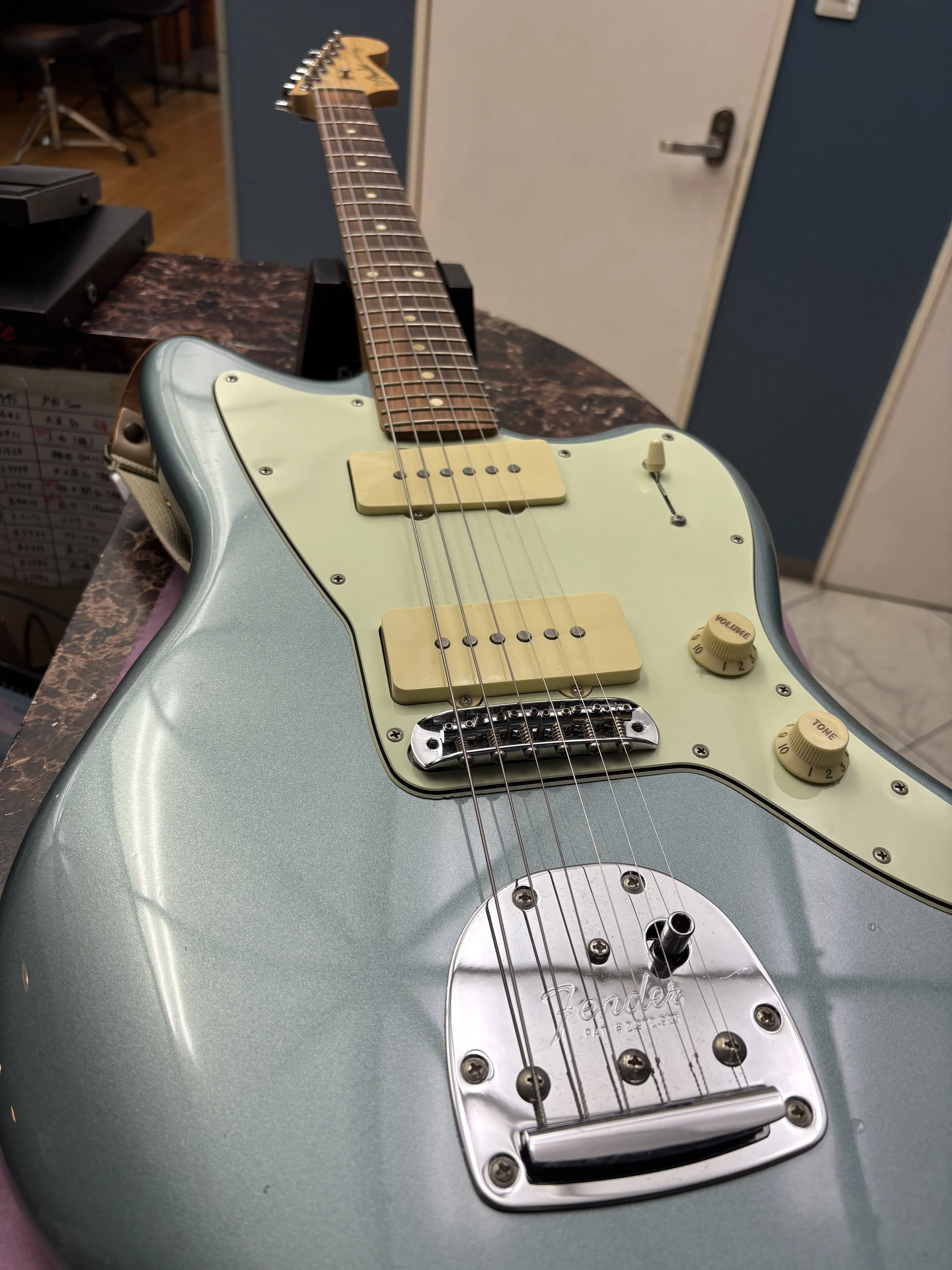 機材修理】ジャックの緩みからの断線トラブル！「Fender Jazzmaster