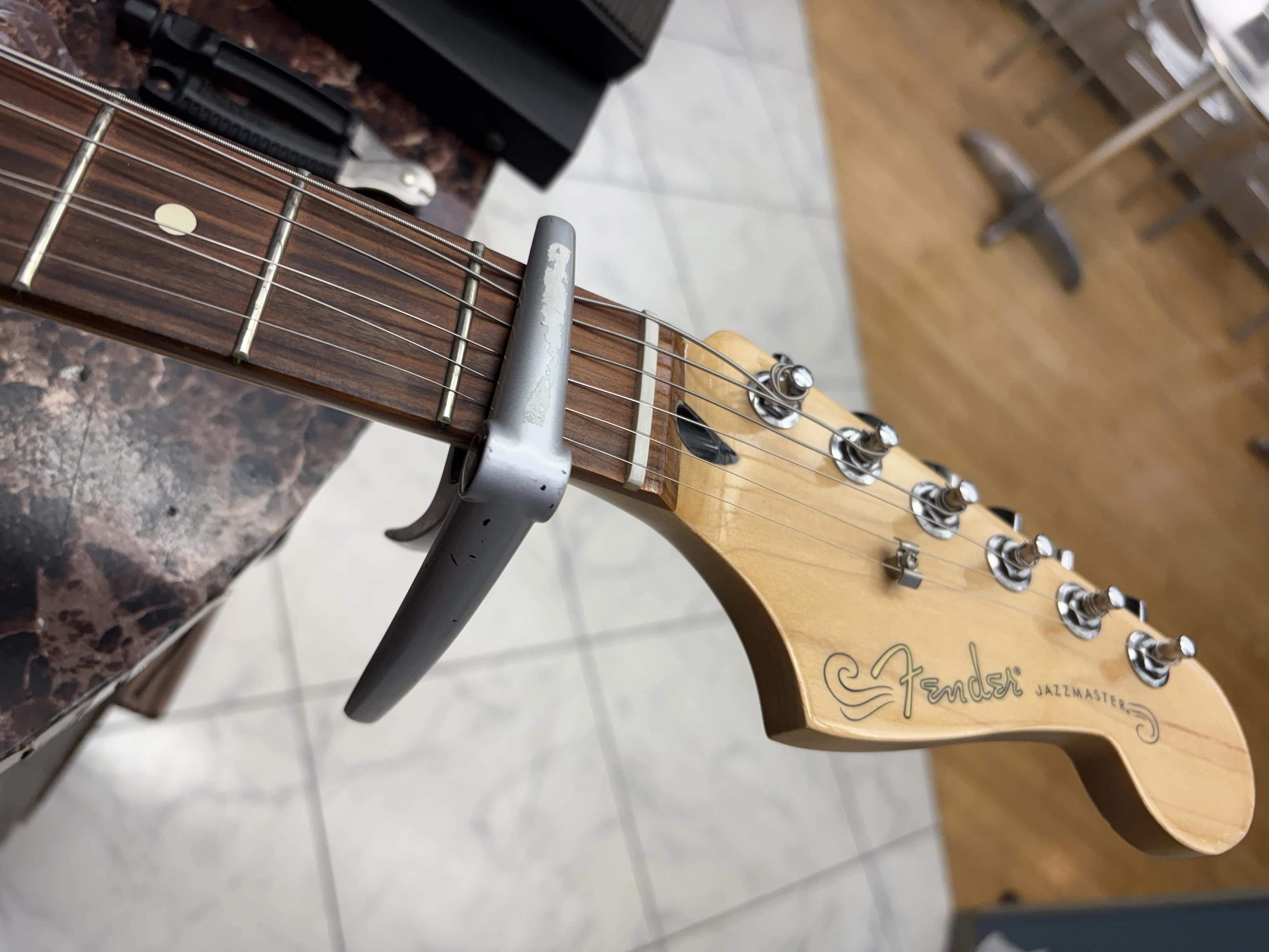 機材修理】ジャックの緩みからの断線トラブル！「Fender Jazzmaster