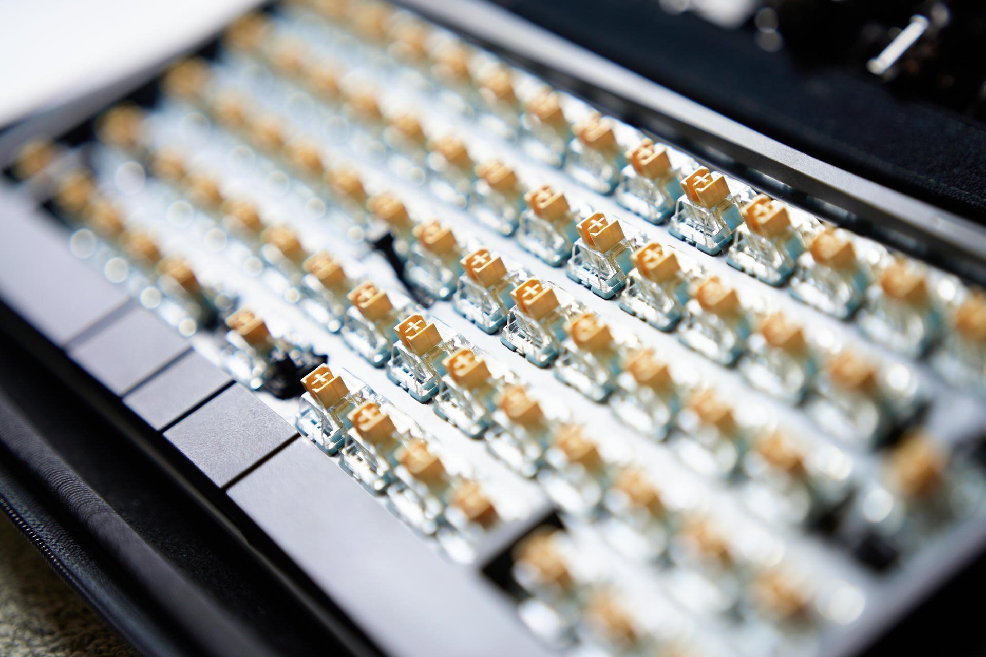 HHKB Studioのキースイッチを交換して更なる静音化｜IM