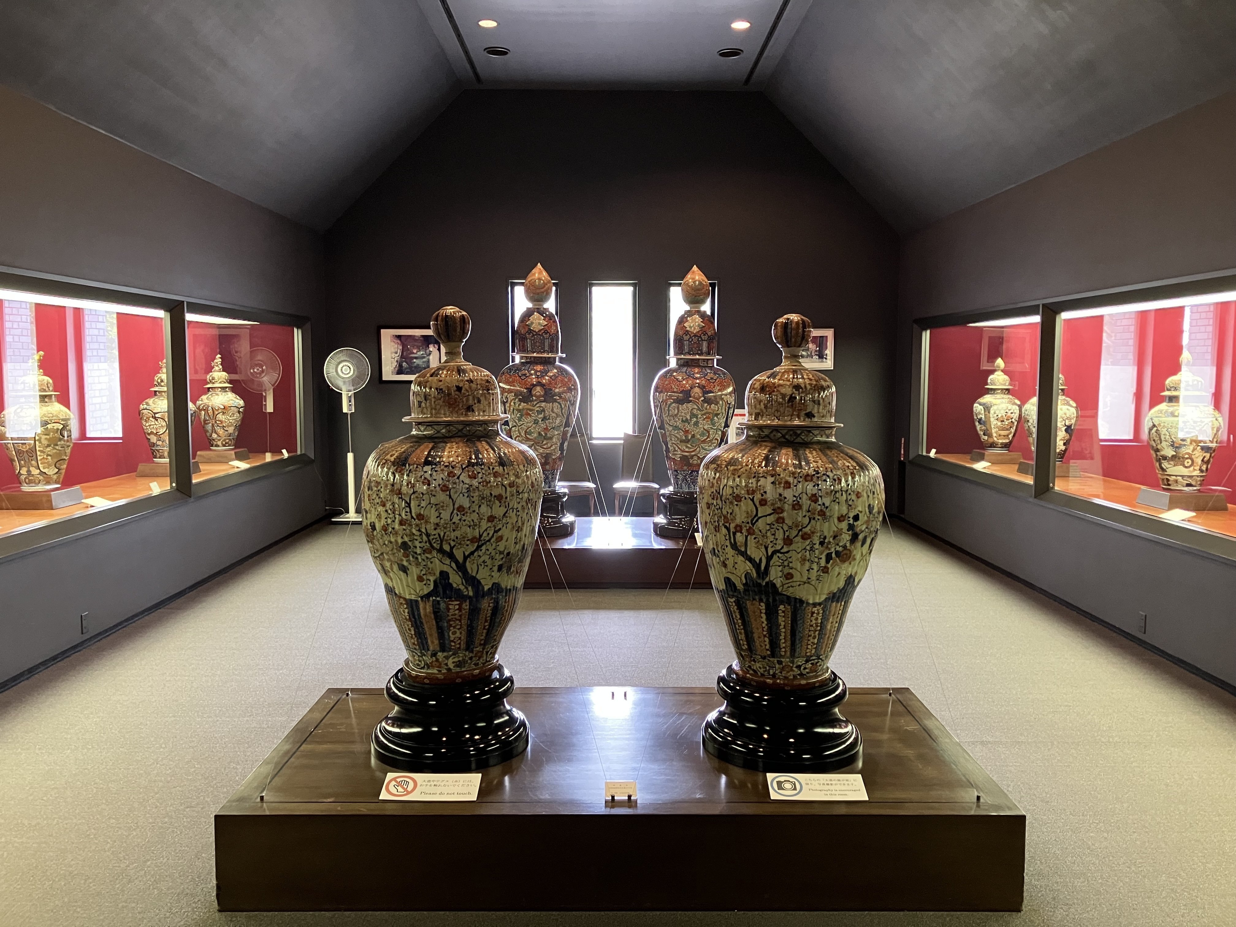 フレディ・マーキュリーが愛した日本と文化 x 伊万里焼と鍋島焼の宝庫