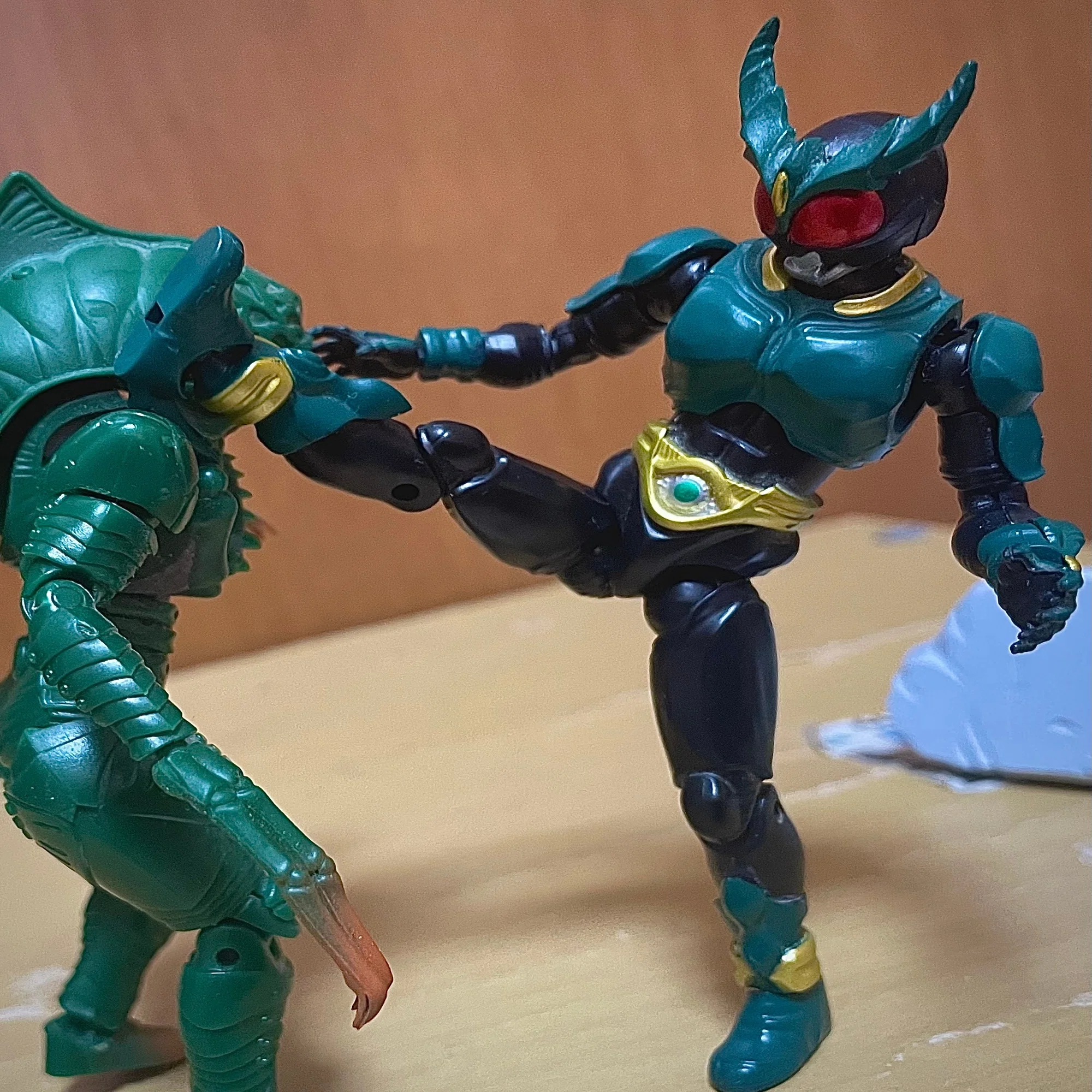 仮面 ライダー ギルス 腕 切断