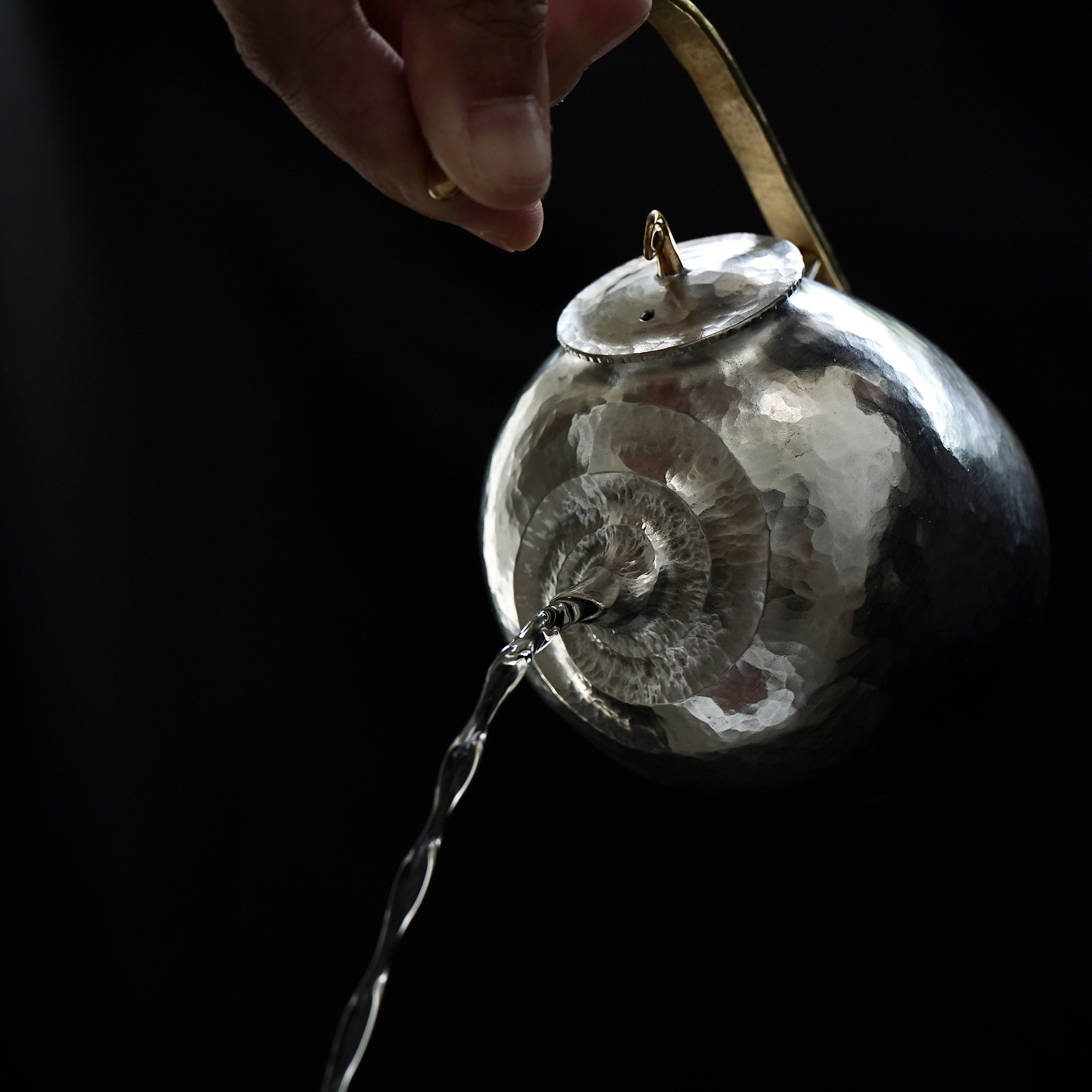 角居康宏個展『真夜中の鼻唄』 / 作家インタビュー｜白白庵