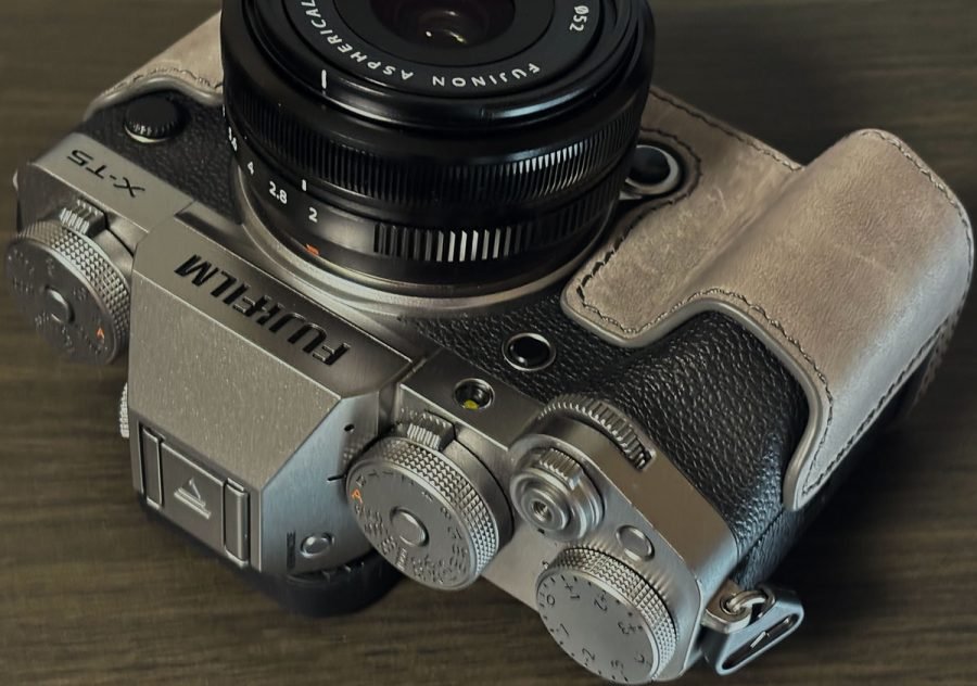 手に汗をかきやすい人はハーフレザーケースがいいよ、という話