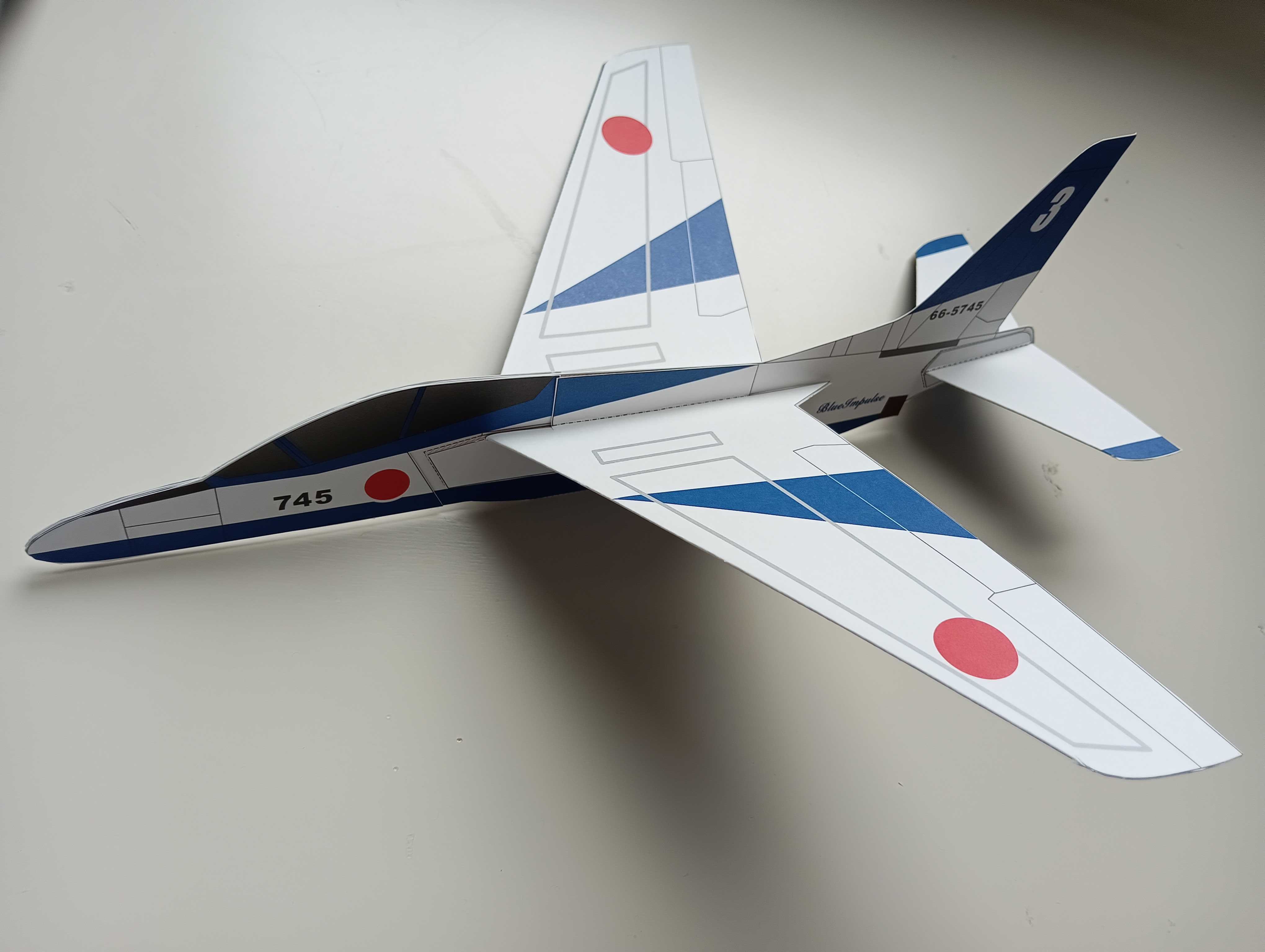 ブルーインパルスの紙飛行機をつくってみた！｜￥阪神ホビーエレキック