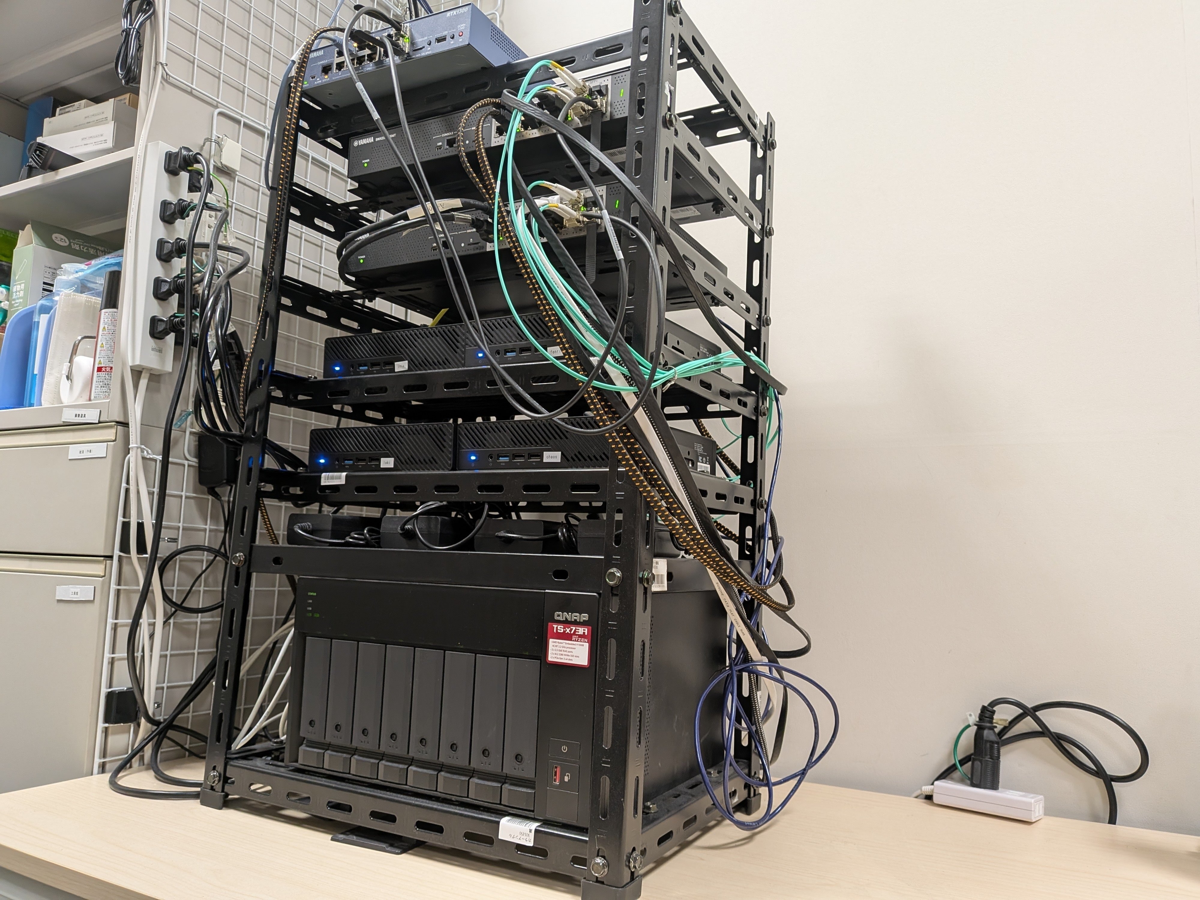 オリジナルサーバーラック構築｜kuwaly@ぼっち情シス