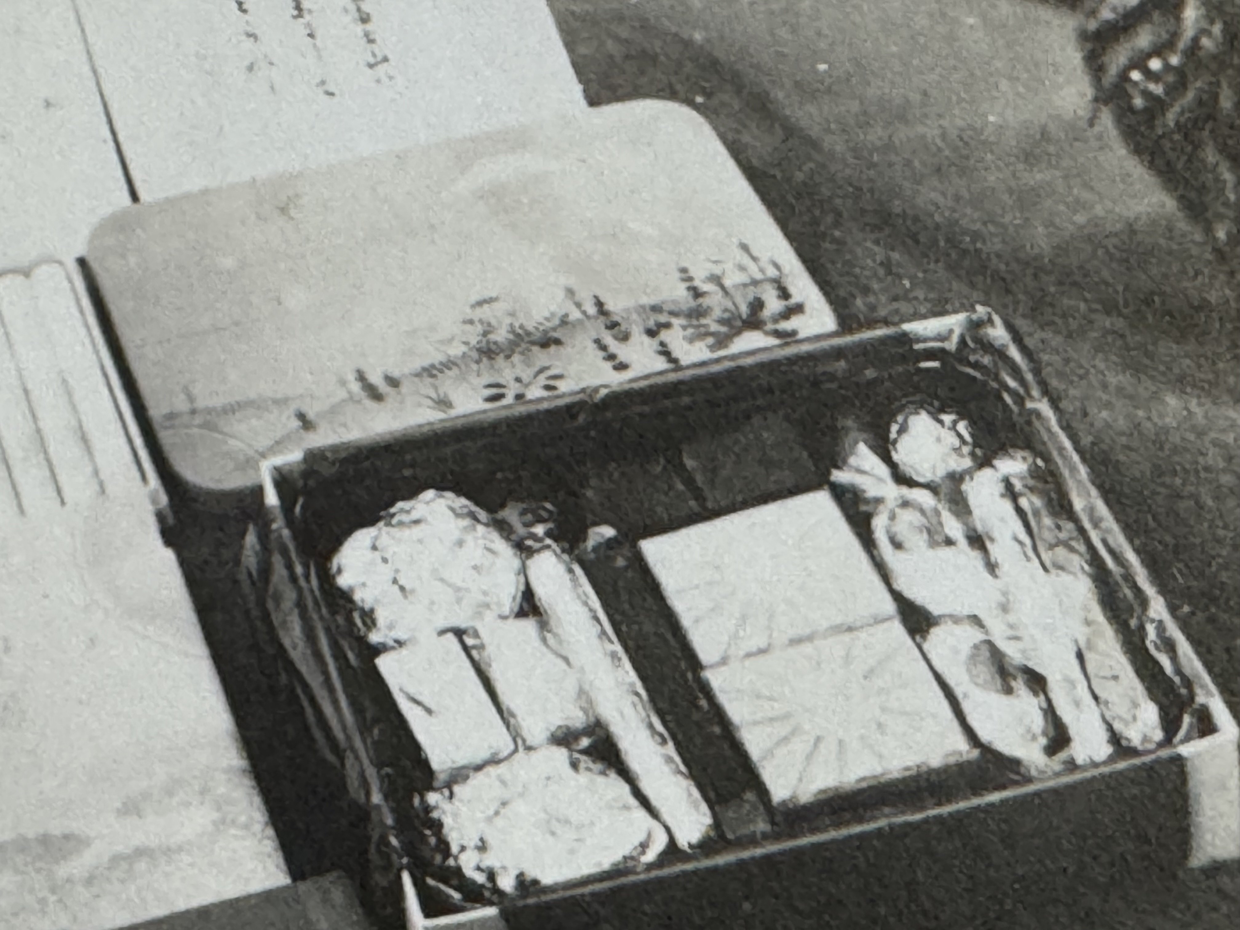 戦時下、皇室からの御下賜品は、幅広く臣民を統治する一つのアイテムで