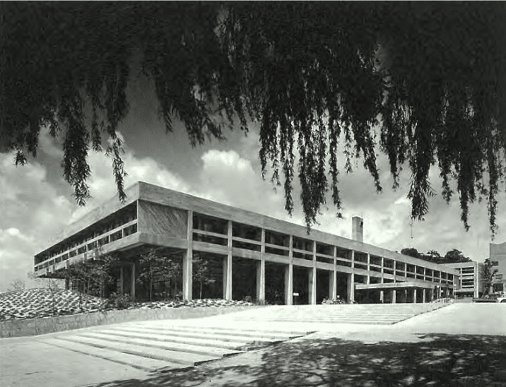 解体寸前から「泊まれる図書館」へ。建築家・坂倉準三の名建築『旧上野