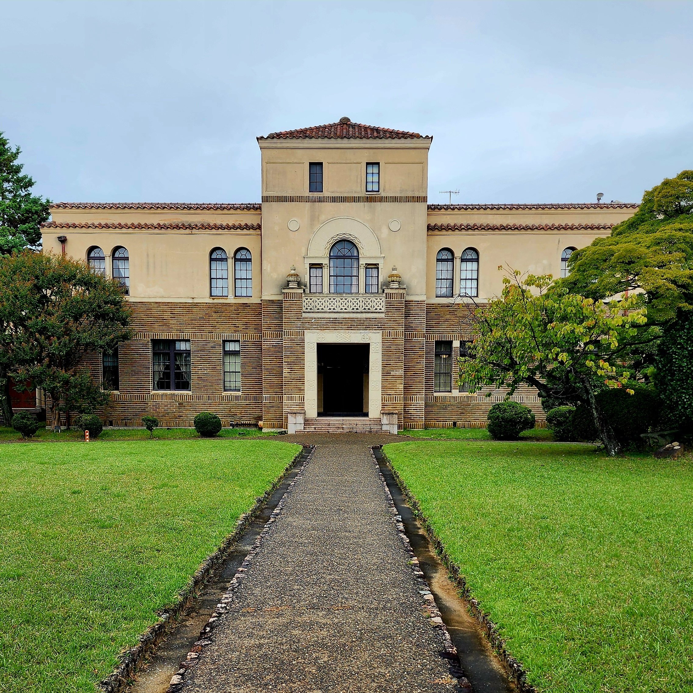 共立女子薬学専門学校　花器　1930年　校舎完成記念　白井善入　今戸焼 香蘭女学校創立130周年記念企画展に向けて（24） | 最新の